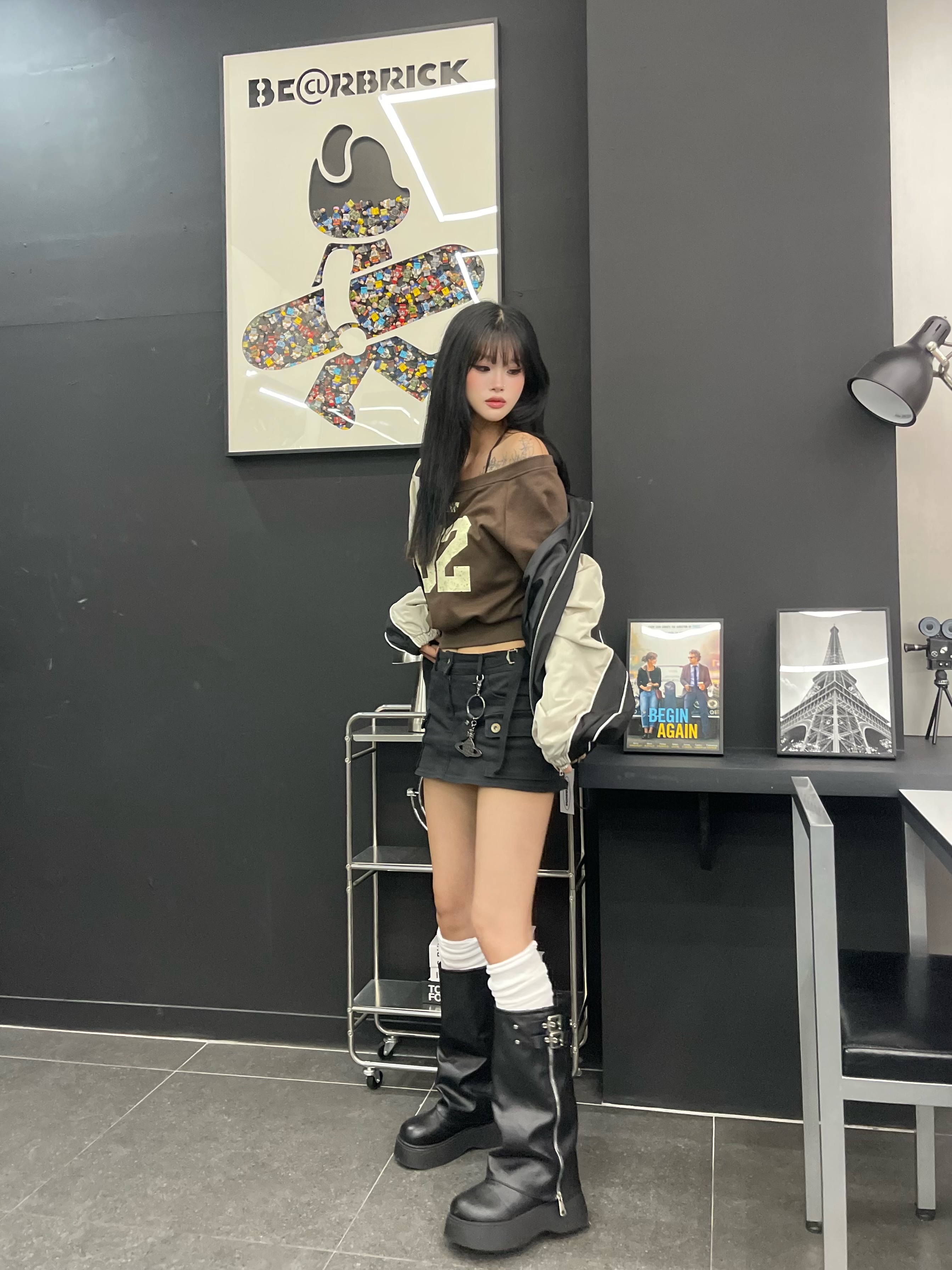 SLOW RECORD HOUSE Piping Line Windbreaker Black & Beige 착용 스타일 - 5