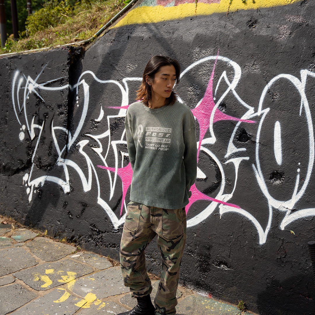 POSR Overdyed POSR Waffle Tee Faded Green, POSR Washed Fatigue Pants Camo 착용 스타일