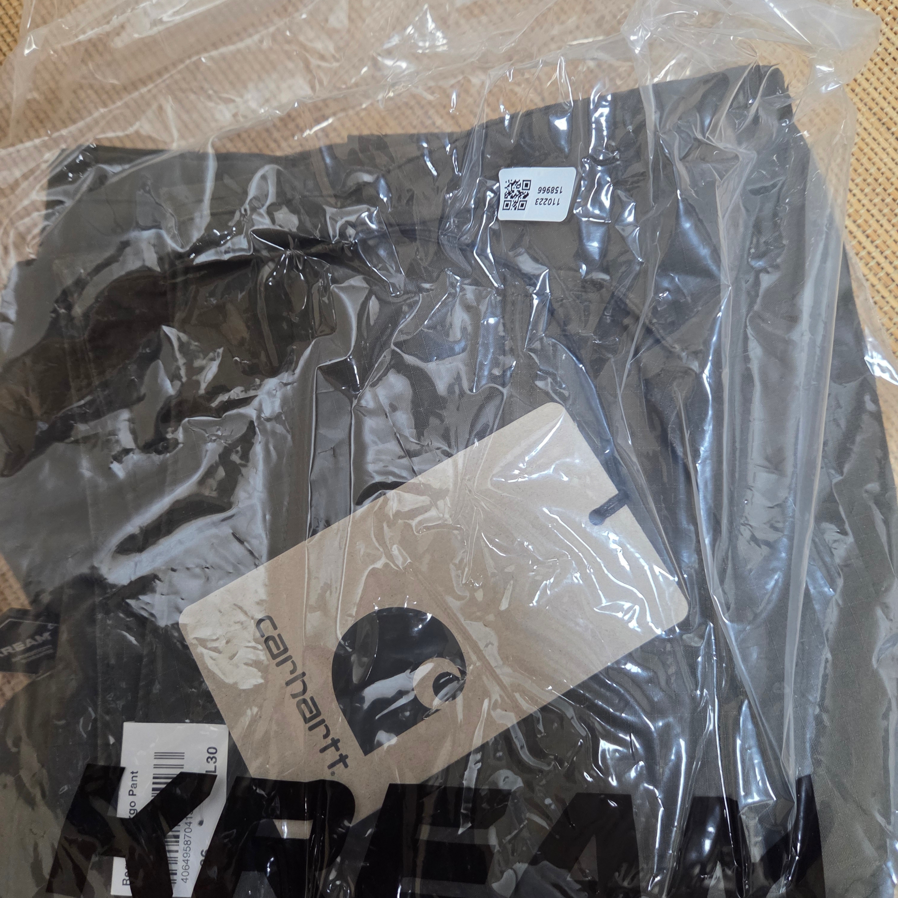 Carhartt WIP Columbia Ripstop Regular Cargo Pants Cypress 착용 스타일 - 1