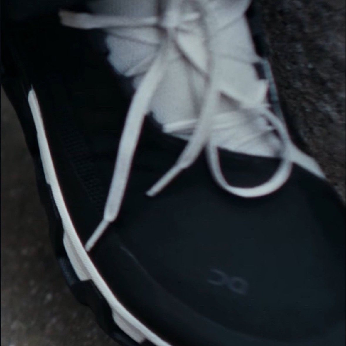 On Running x Post Archive Faction (Paf) Cloudmonster Hyper Black 착용 스타일 - 2