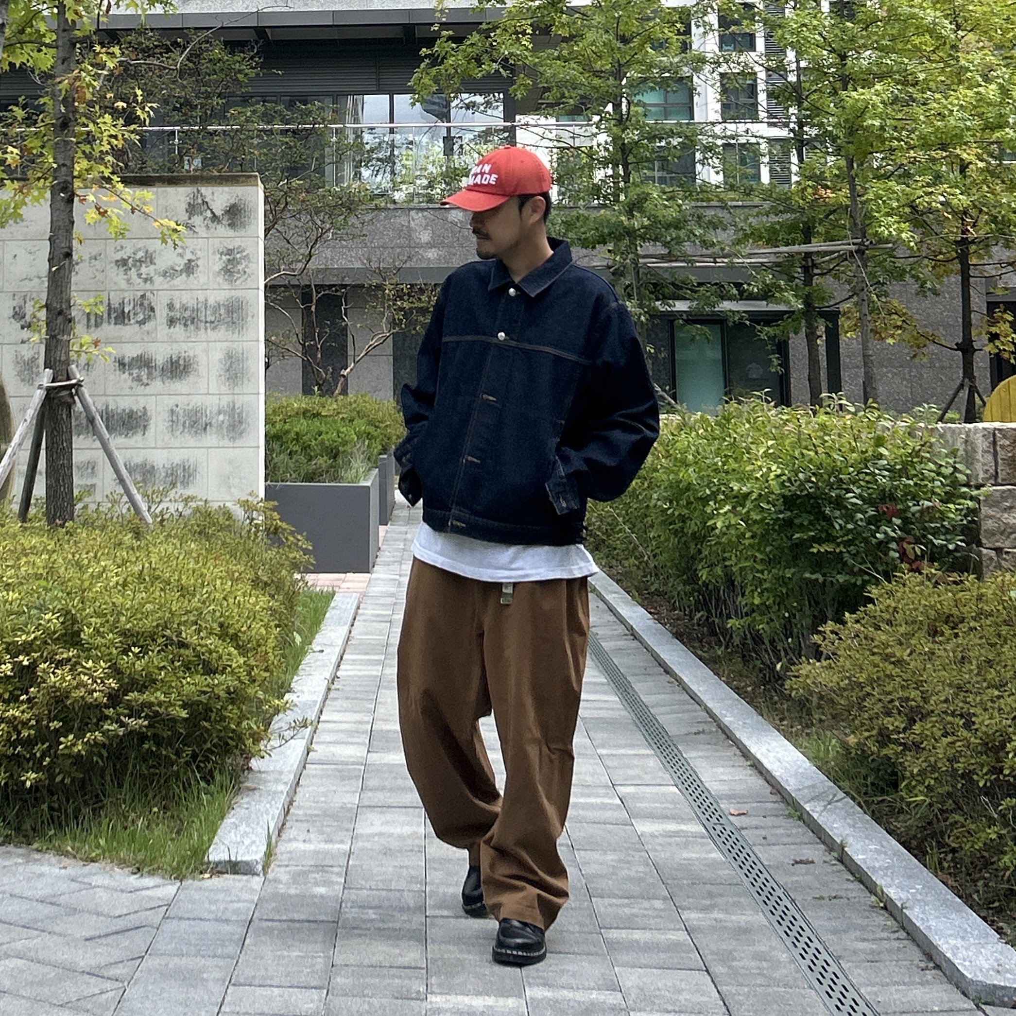 Human Made 6 Panel Twill Cap Red, Stussy Denim Trucker Jacket Rinsed Indigo 착용 스타일