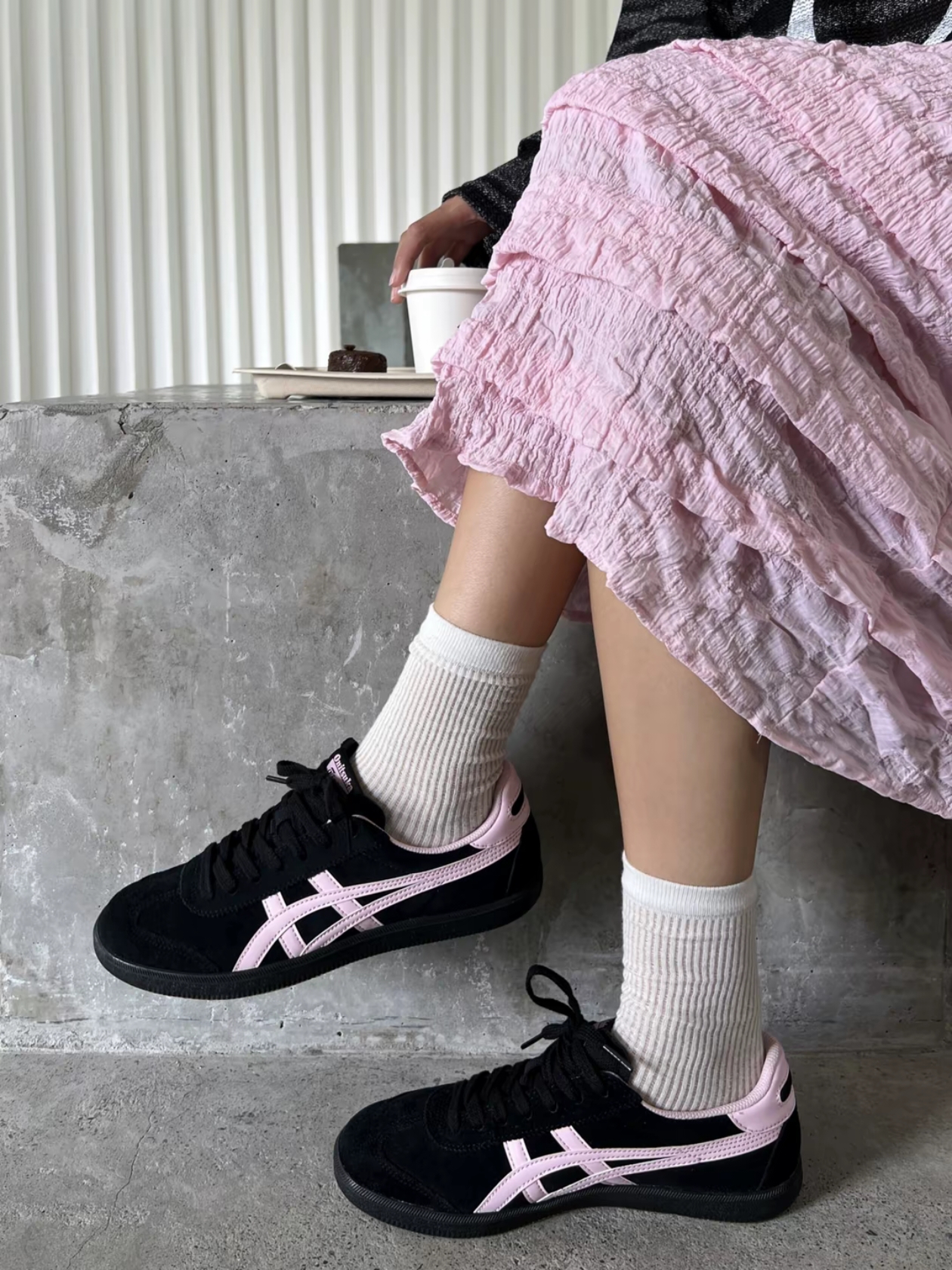 (W) Onitsuka Tiger Tokuten Black Pink 착용 스타일 - 2