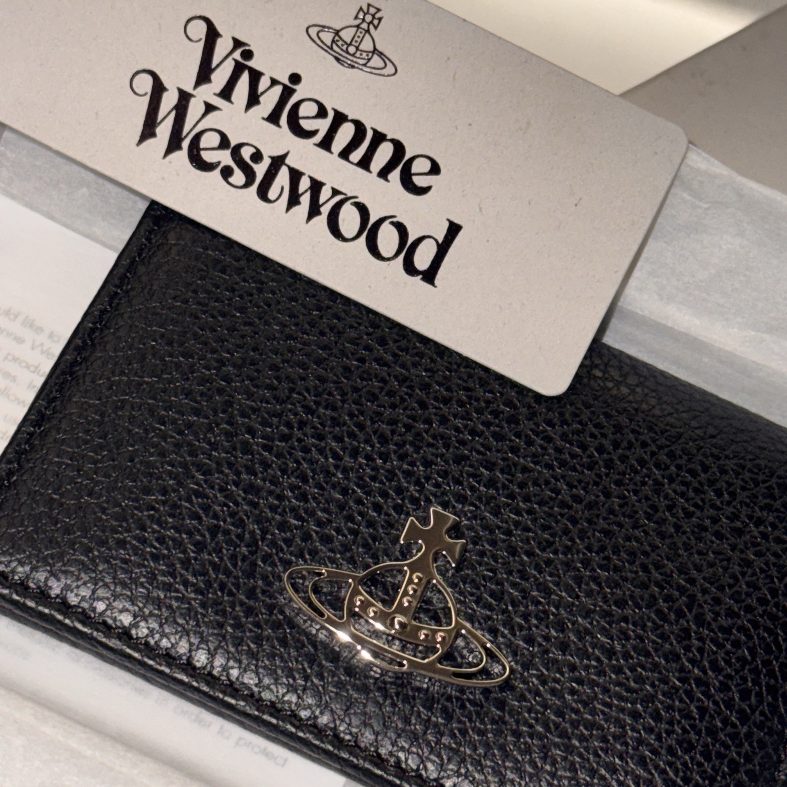 Vivienne Westwood Grain Leather Card Holder Black 착용 스타일