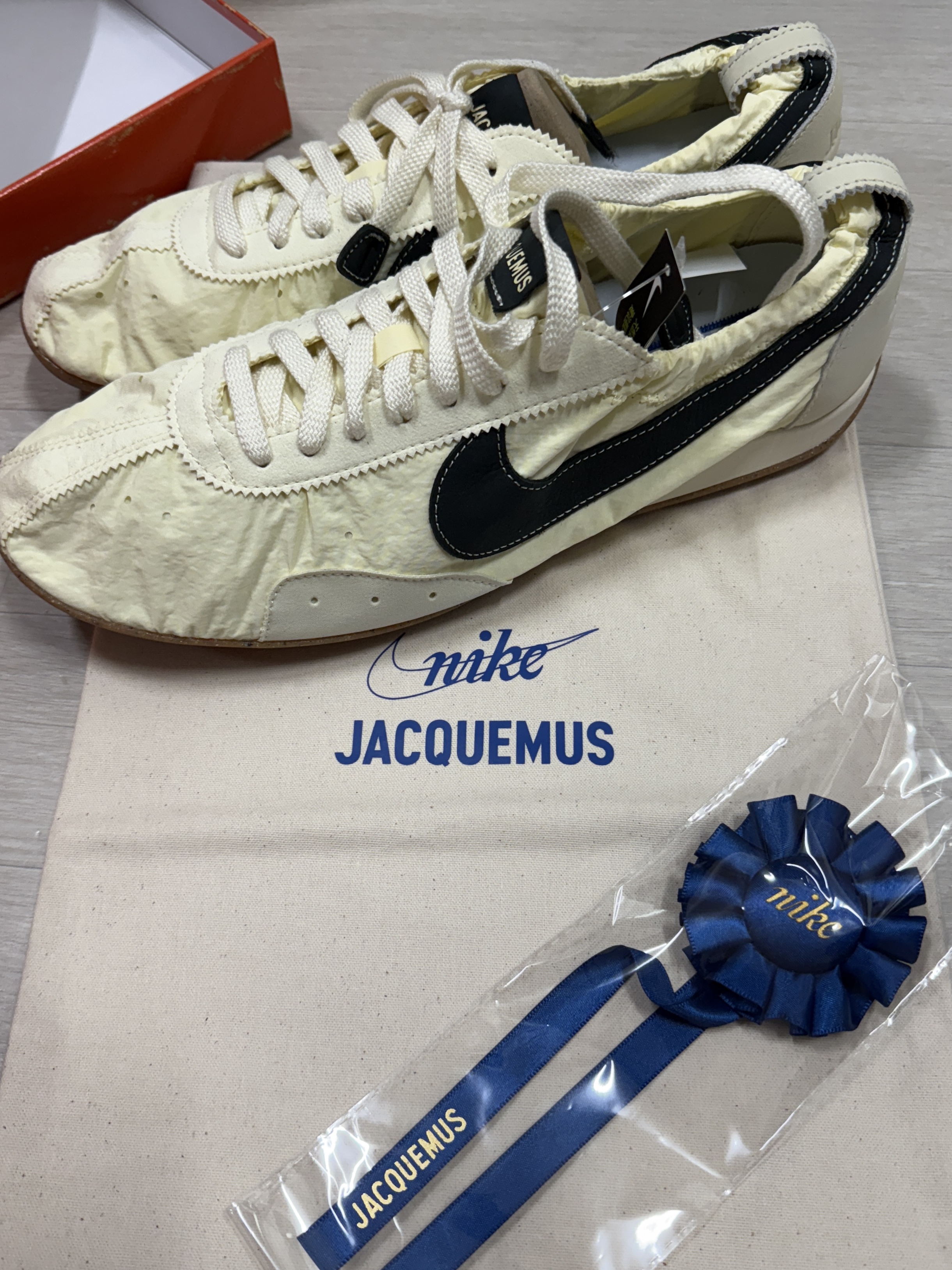 Nike x Jacquemus Moon Shoe SP Alabaster Off Noir 착용 스타일 - 1