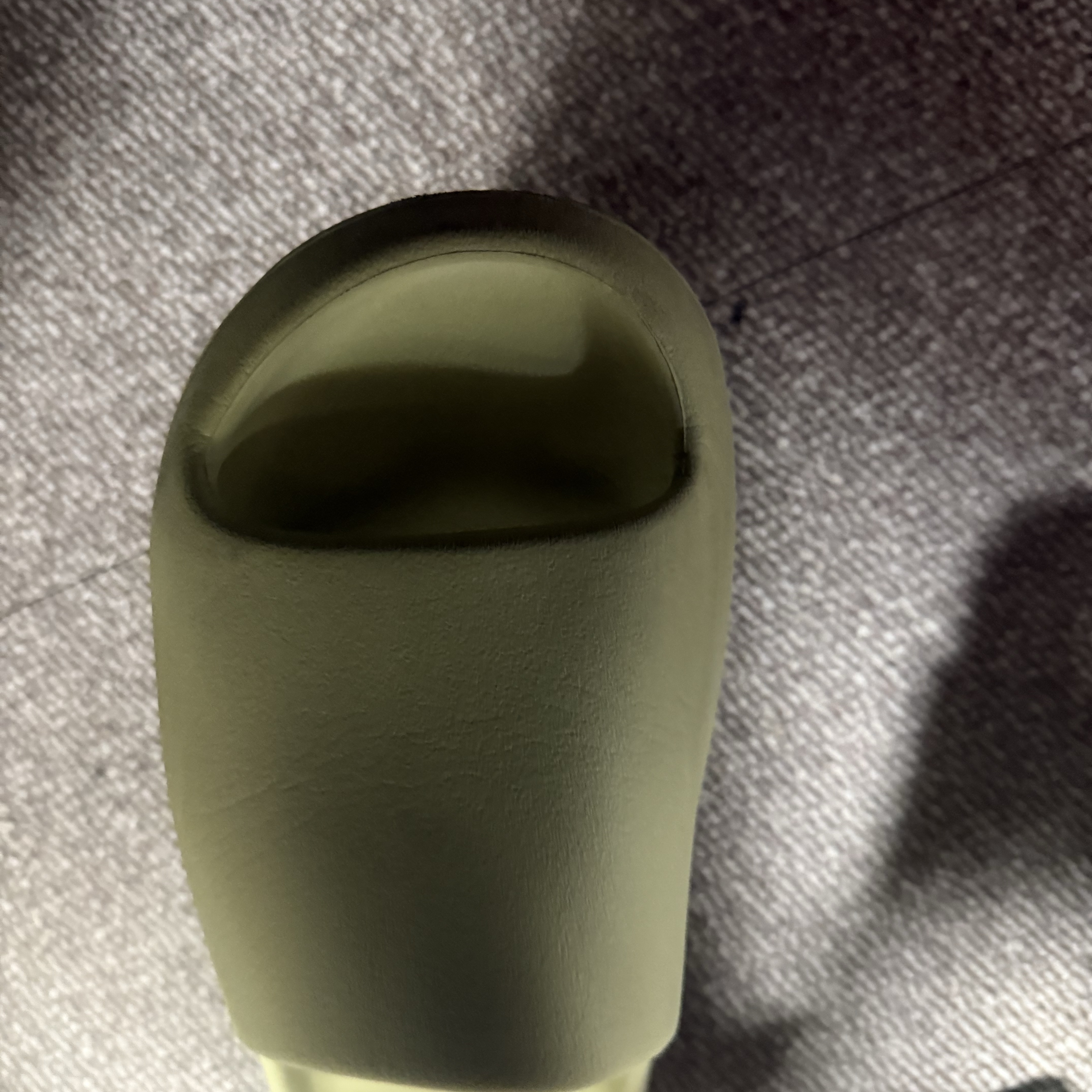 Adidas Yeezy Slide Resin 2022 착용 스타일