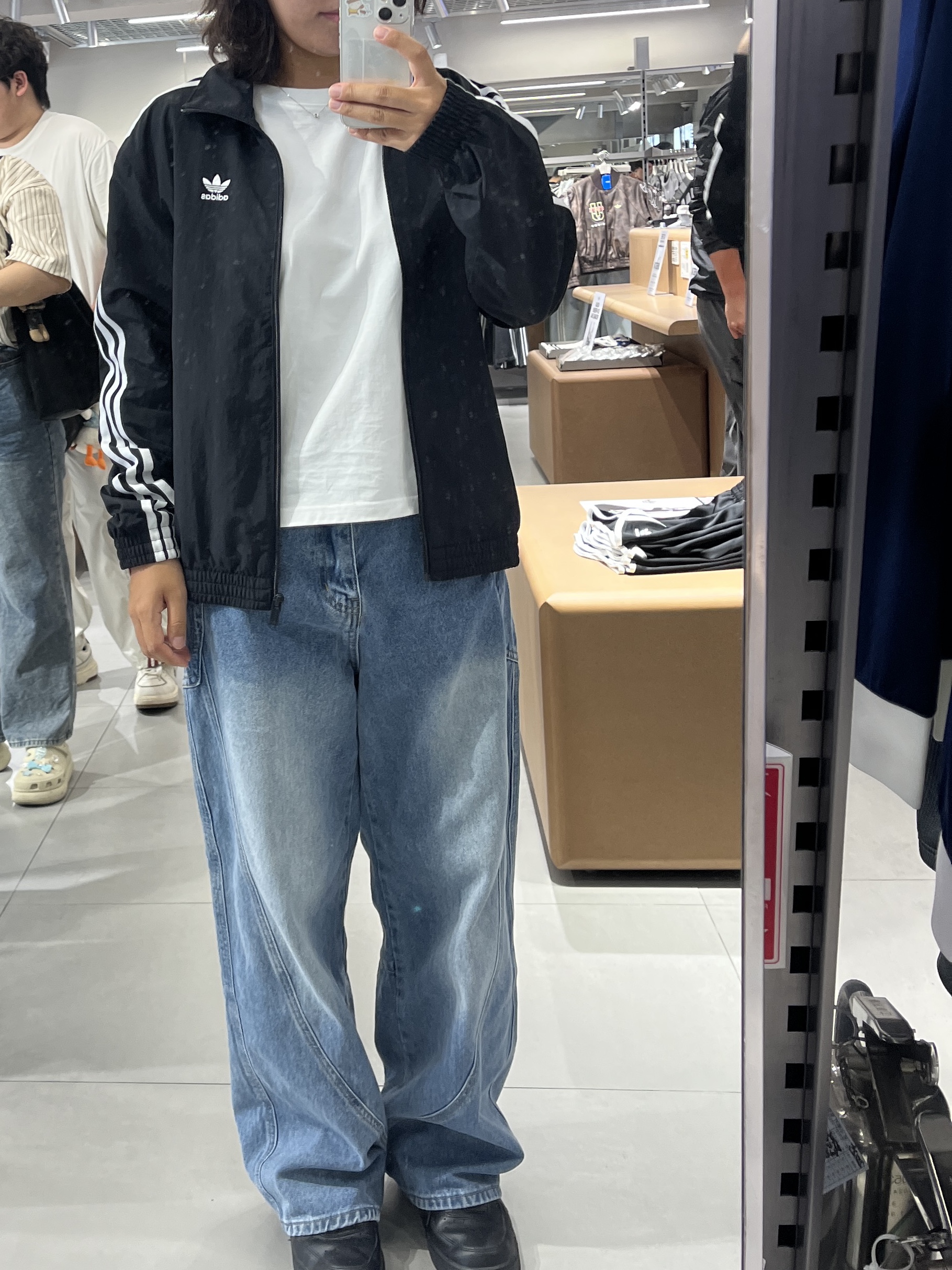 (W) Adidas Originals Woven Track Top Black - KR Sizing 착용 스타일
