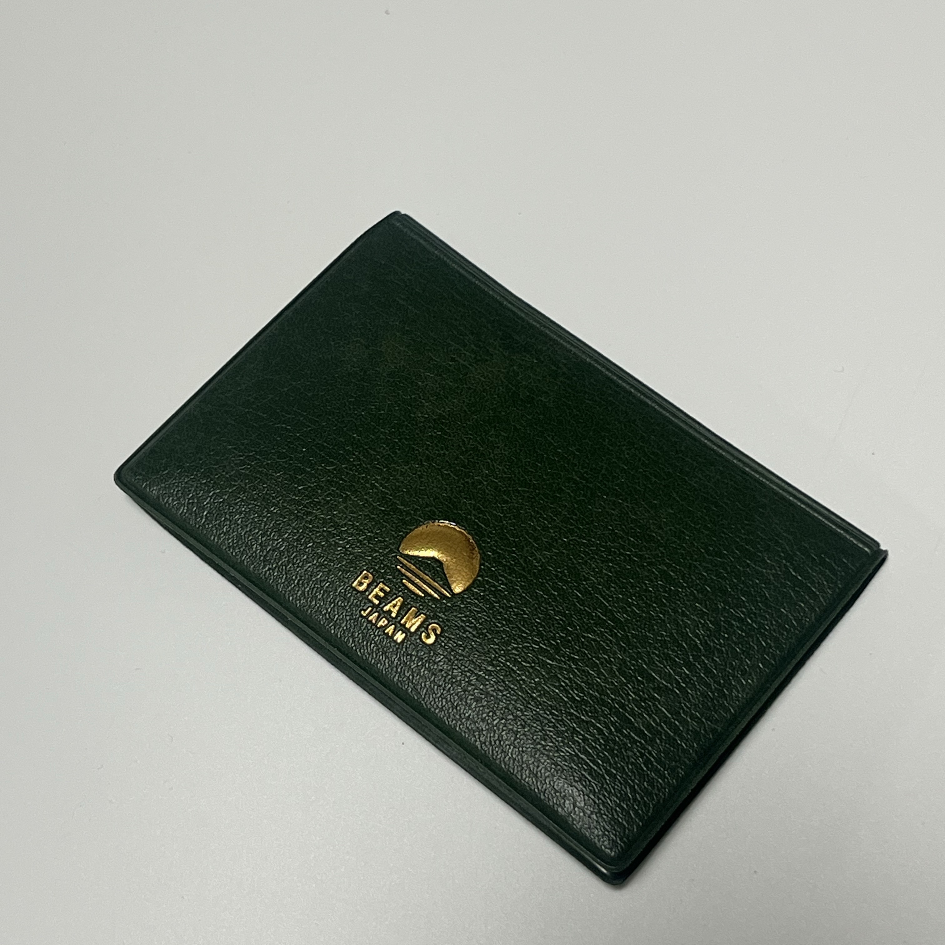 Beams x Hightide Special Order Pass & Card Case Green 착용 스타일