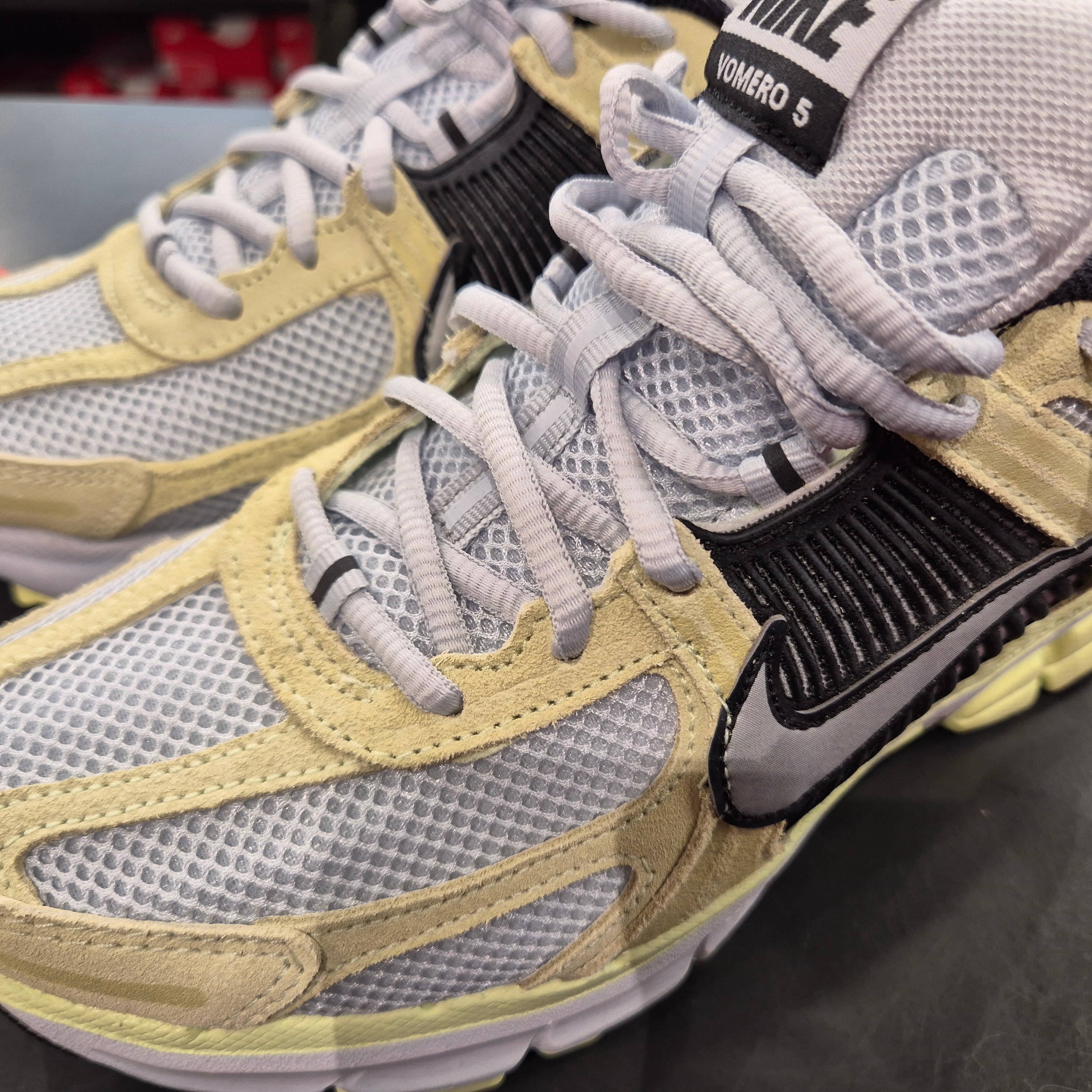 Nike Zoom Vomero 5 Alabaster Pale Ivory 착용 스타일 - 1