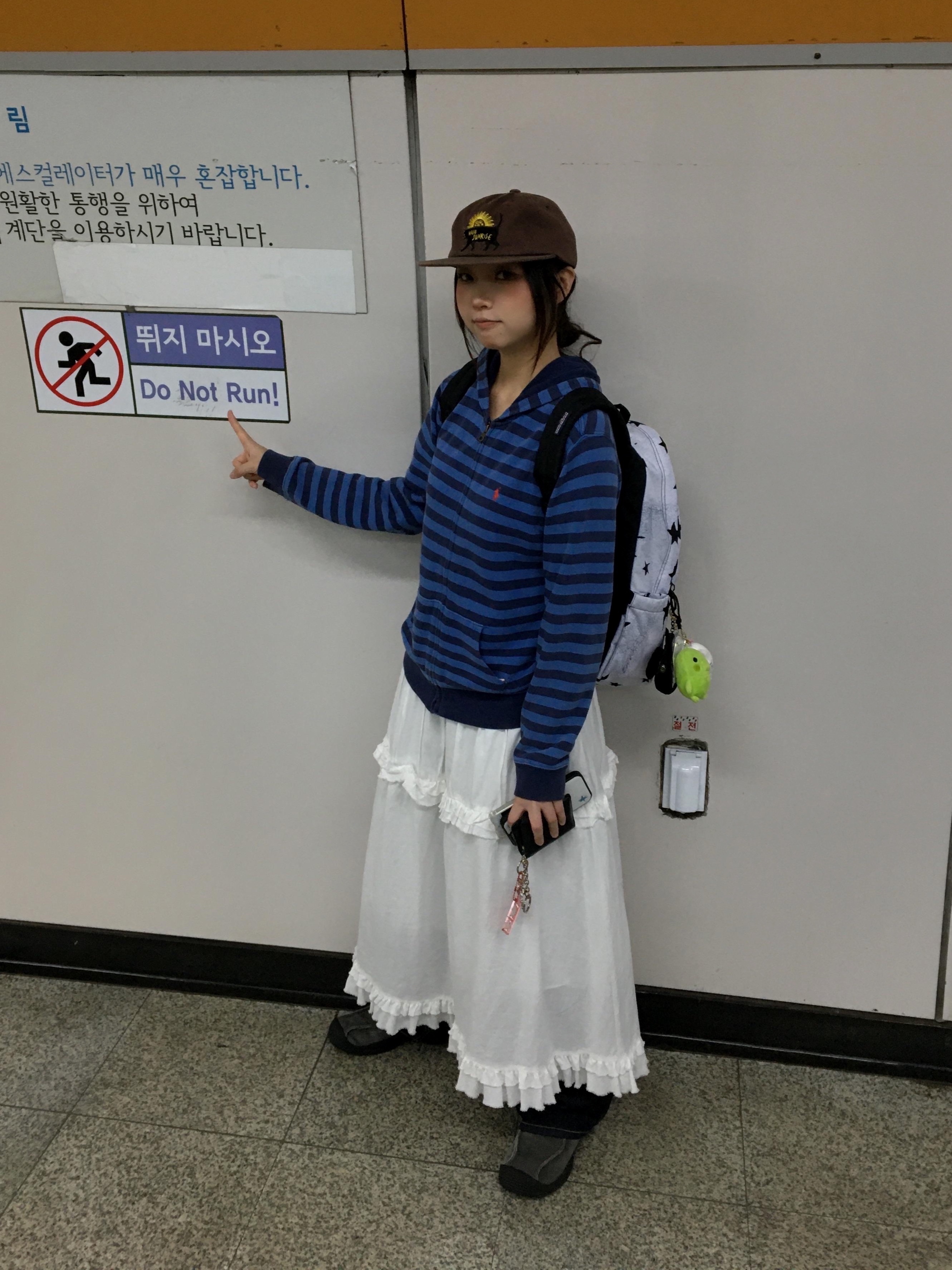Jansport Half Pint Mini Backpack Sprayed Stars Black, Hello Sunrise Washed VTG Cat Logo 6panel Cap Brown 착용 스타일