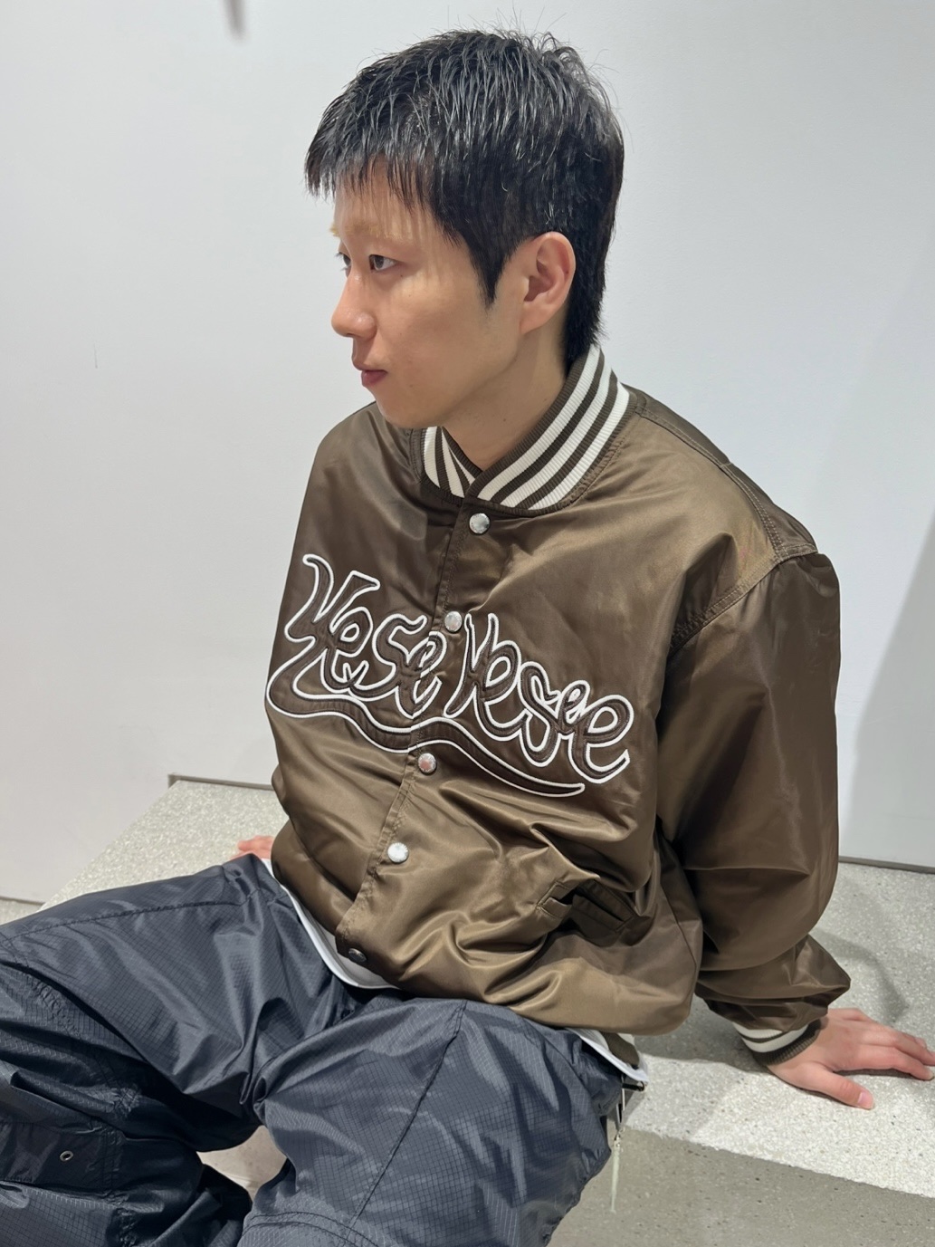YESEYESEE Y.E.S Snail Logo Stadium Jacket White, YESEYESEE Y.E.S Star Logo Hoodie Sky Blue 착용 스타일 - 7