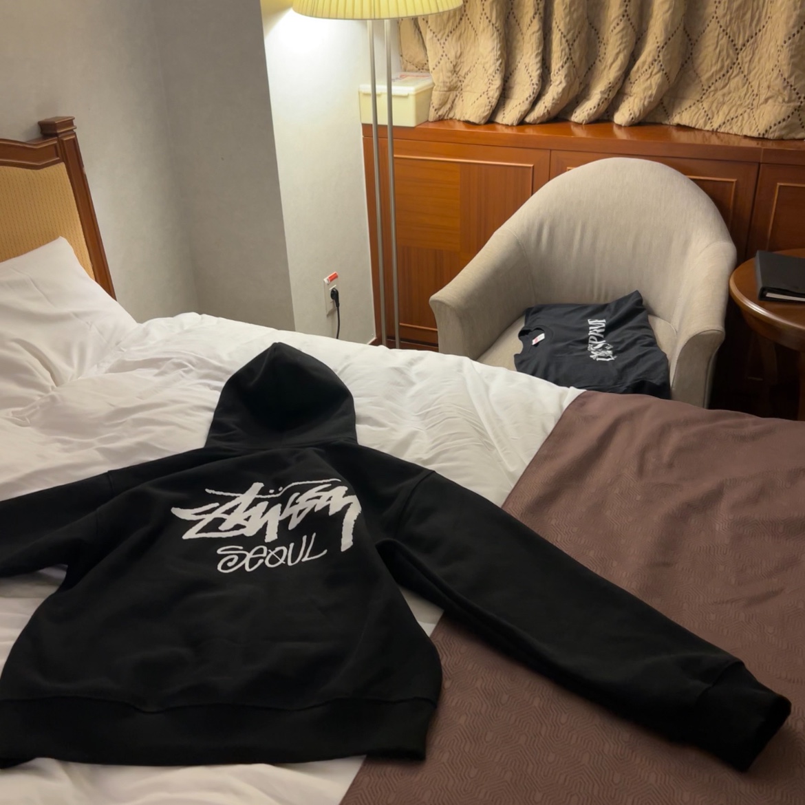 Stussy Stock Seoul Hood Black, Supreme Skull T-Shirt Black - 25FW 착용 스타일