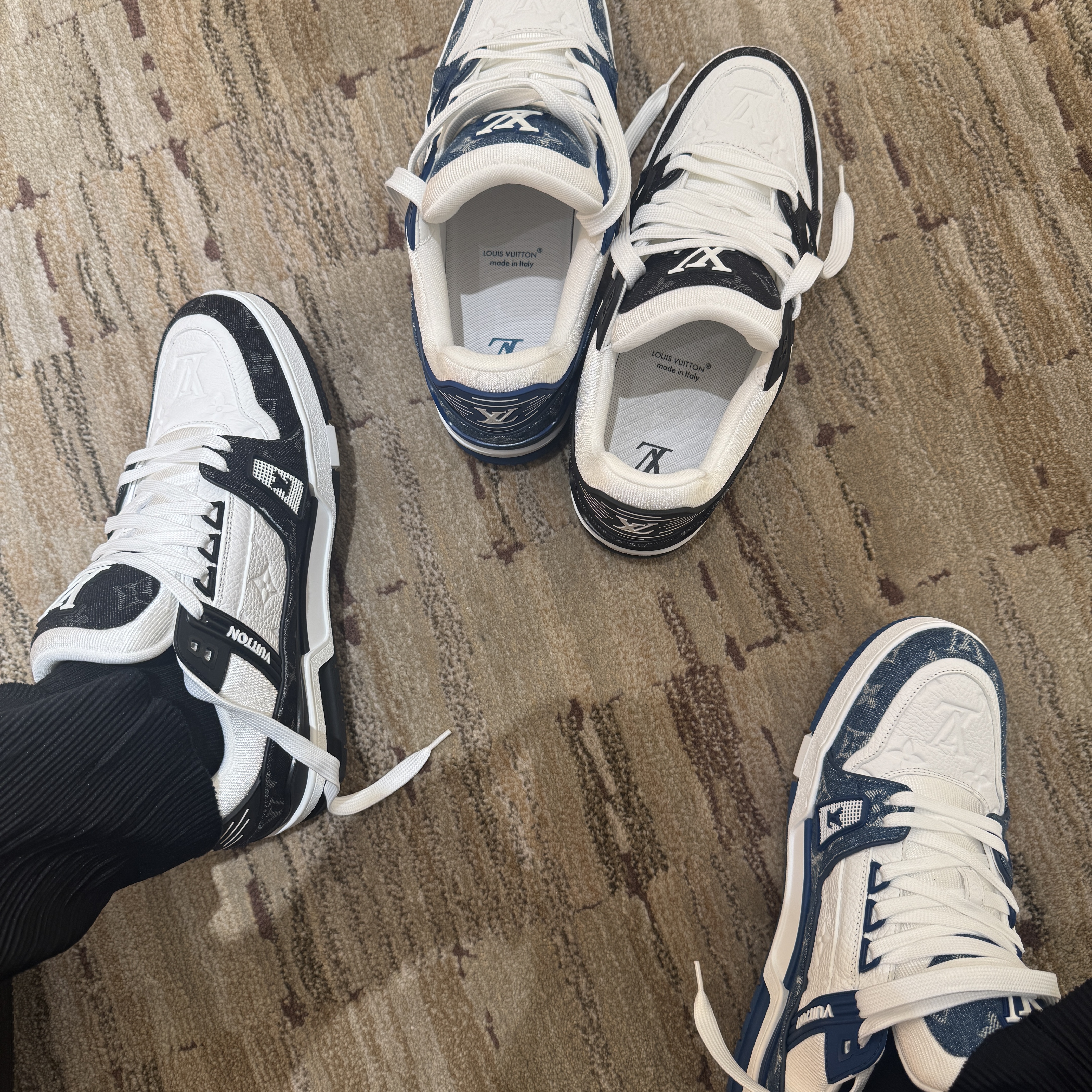 Louis Vuitton LV Trainer Sneakers Monogram Denim Black, Louis Vuitton LV Trainer Sneakers Monogram Denim Blue 착용 스타일