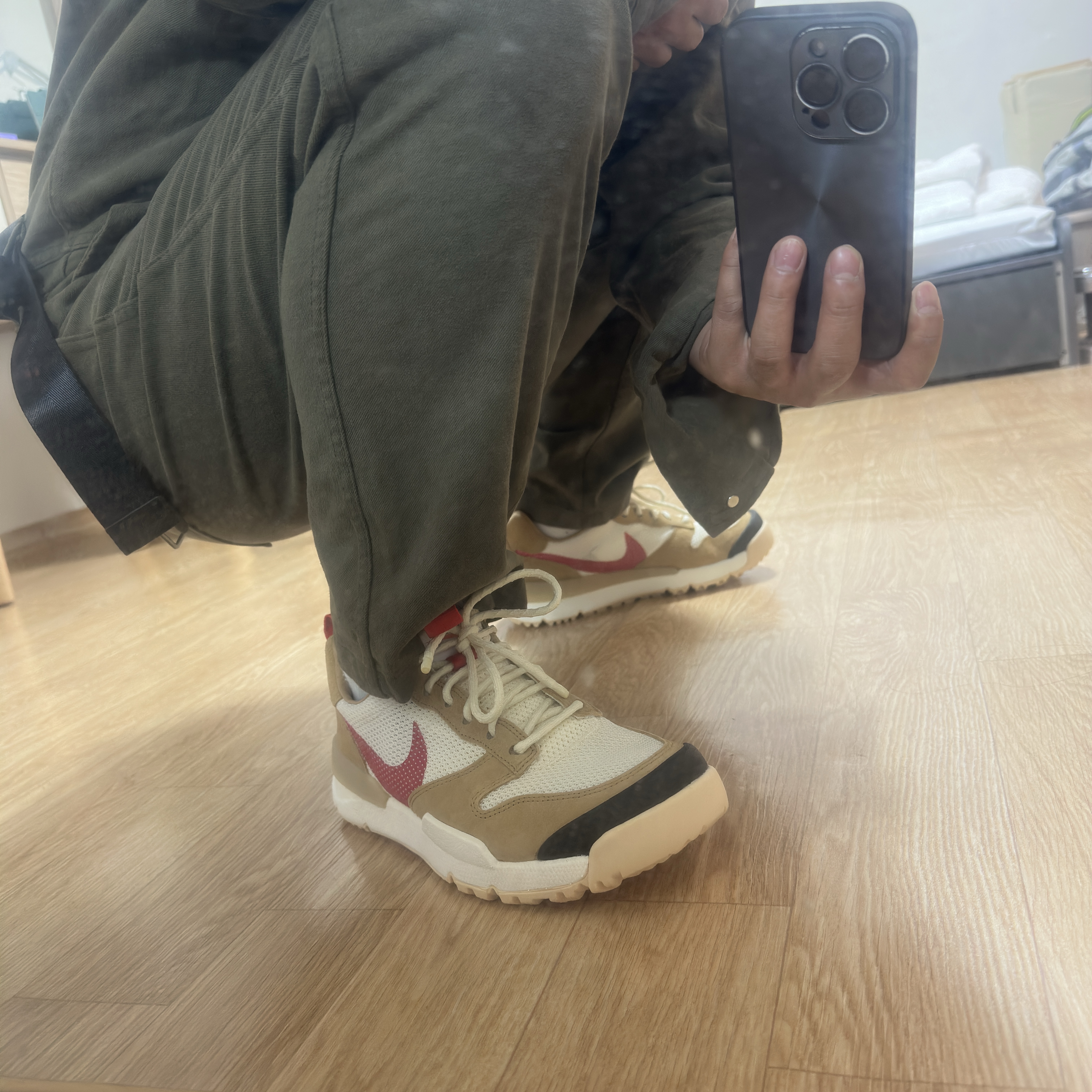 Nike x Tom Sachs Mars Yard Shoe 3.0 Space Camp 착용 스타일 - 5