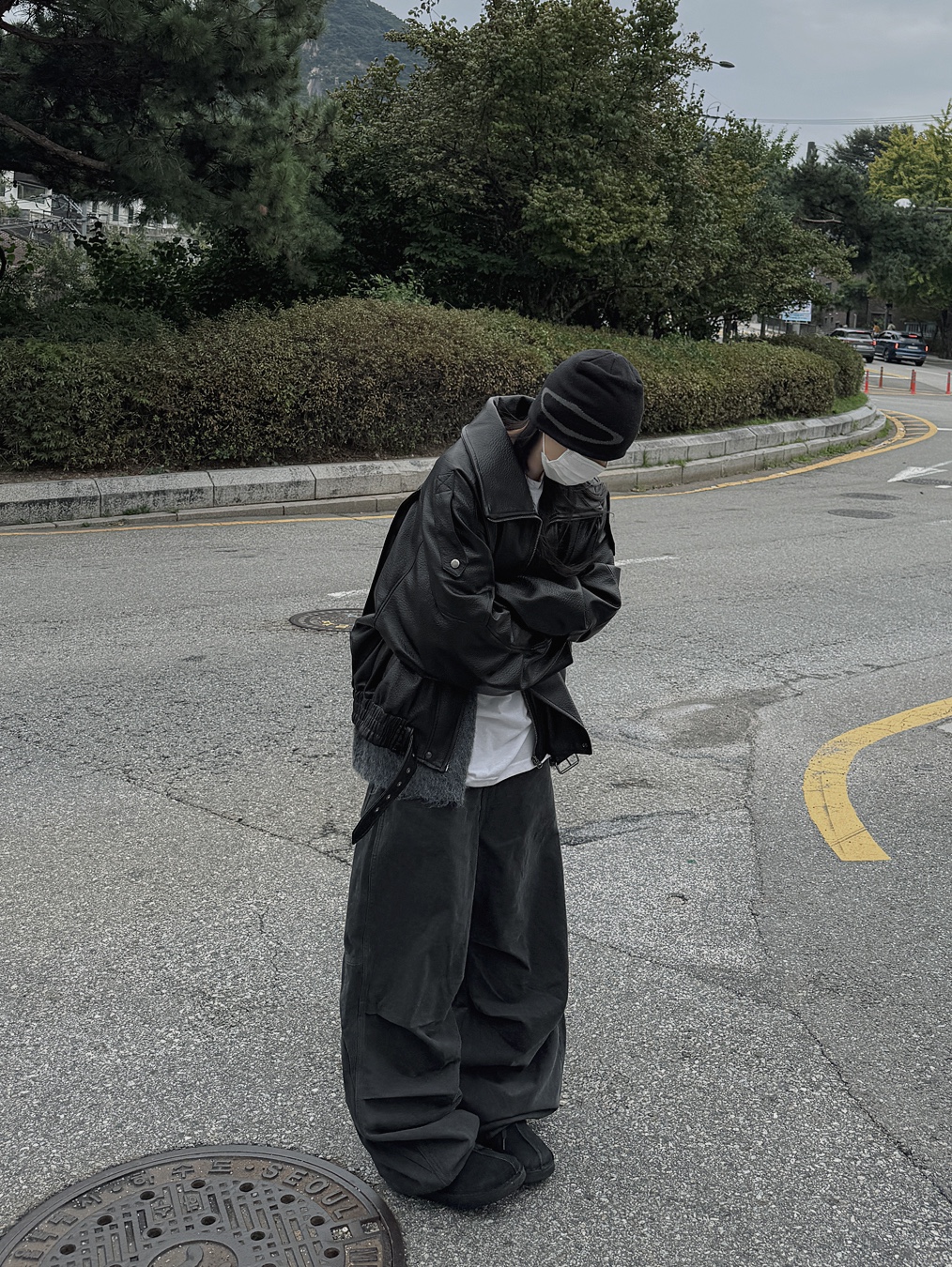 Mischief Wide Rhombus Beanie Black, Clarks Desert Trek Black Suede 착용 스타일 - 4
