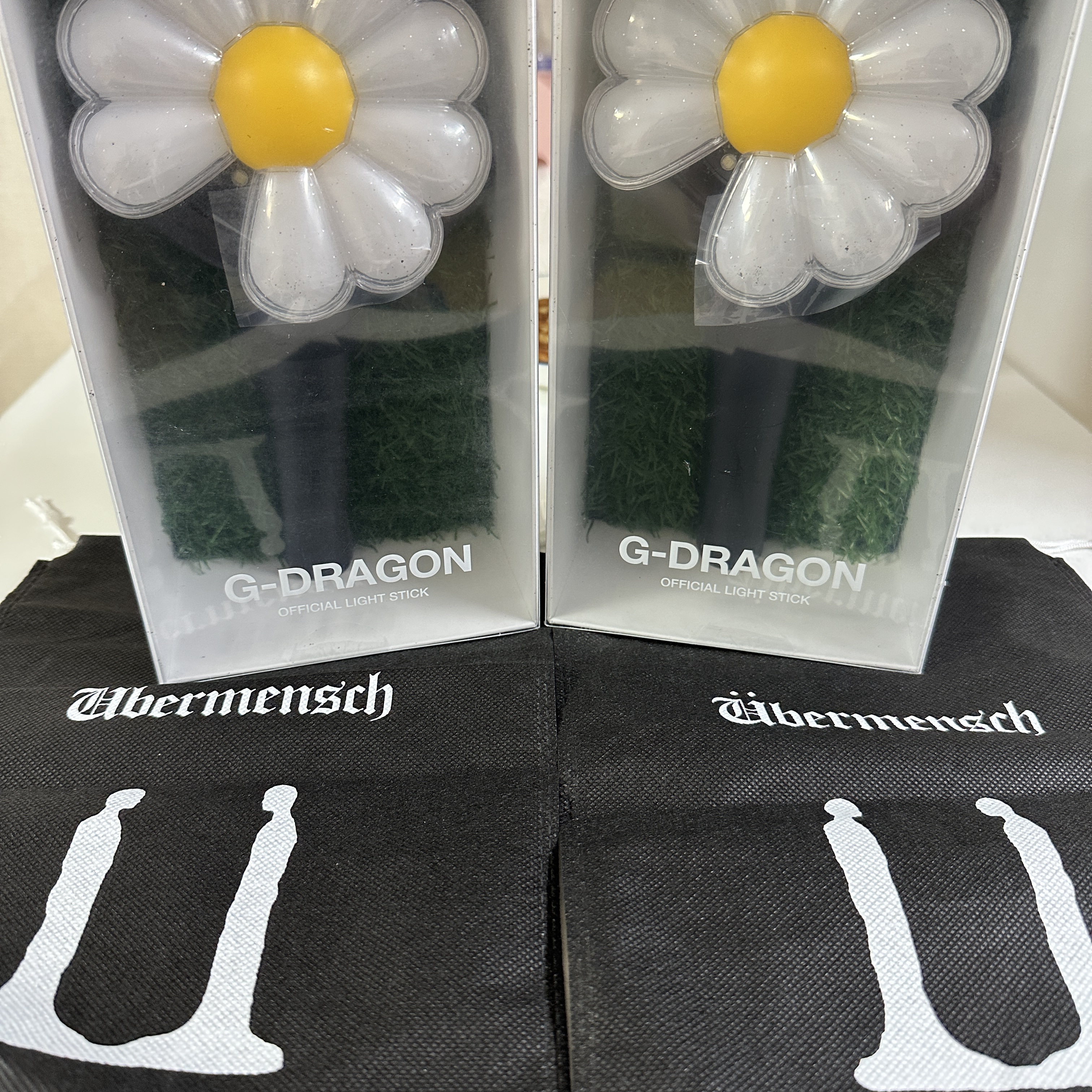 G-DRAGON Ubermensch Official Light Stick 착용 스타일