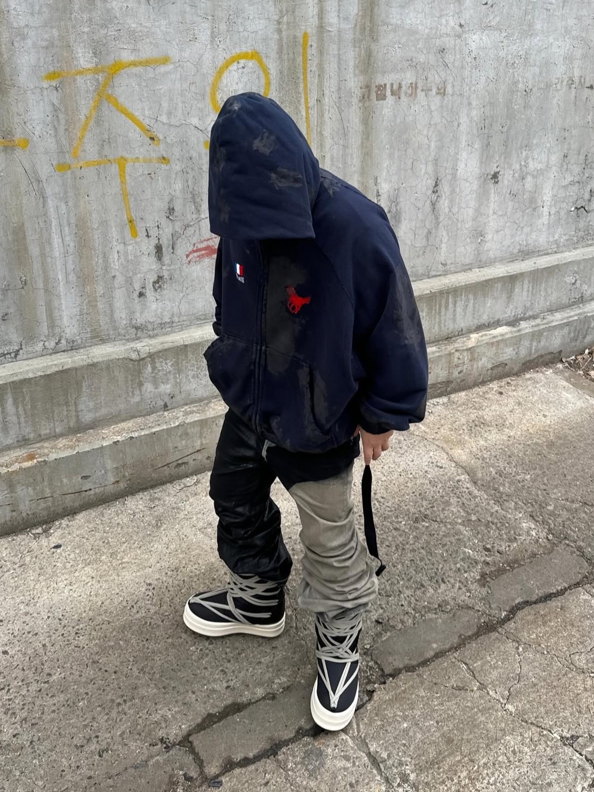 Moncler x Rick Owens Bigrocks Boots Black - 23FW 착용 스타일