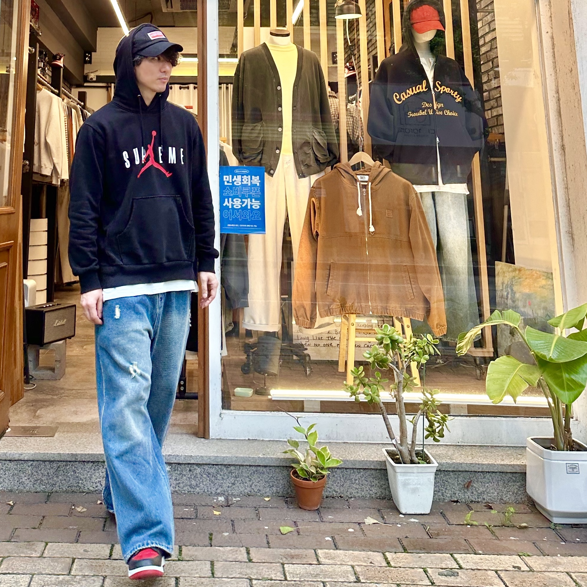 Supreme x Jordan Hooded Sweatshirt Black - 24FW, Kenzo Paris Baseball Cap Black 착용 스타일