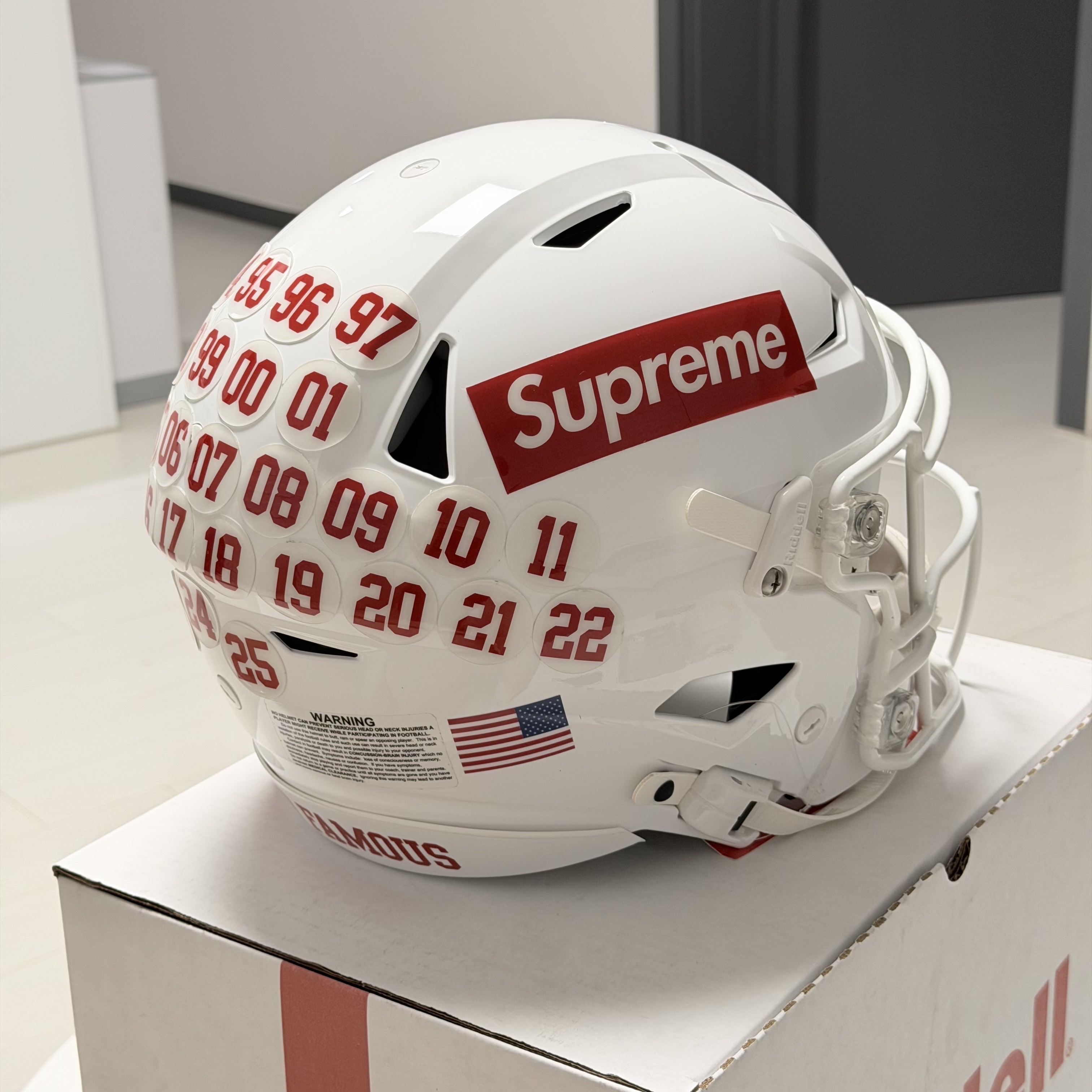 Supreme x Riddell SpeedFlex Helmet White - 25FW 착용 스타일 - 3