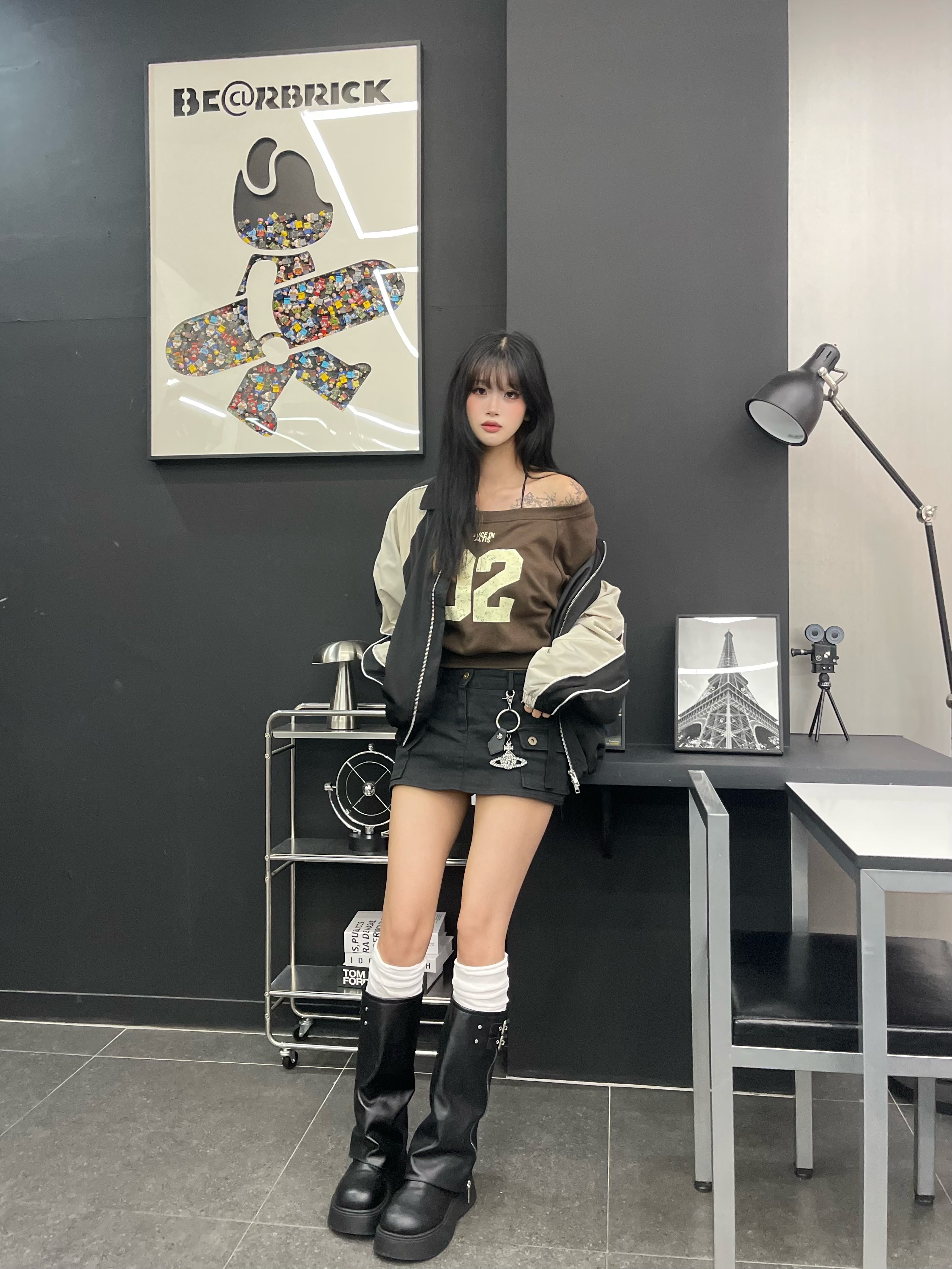 SLOW RECORD HOUSE Piping Line Windbreaker Black & Beige 착용 스타일 - 4