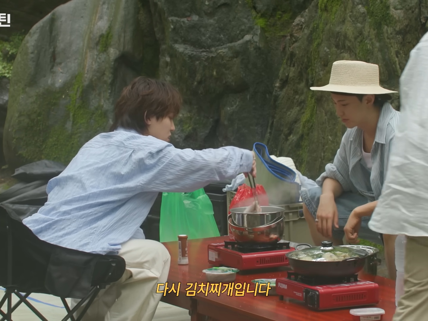 Nonnod Flexible string tucked stripe shirt Sky blue, Nonnod Flexible string tucked stripe shirt Navy 착용 스타일