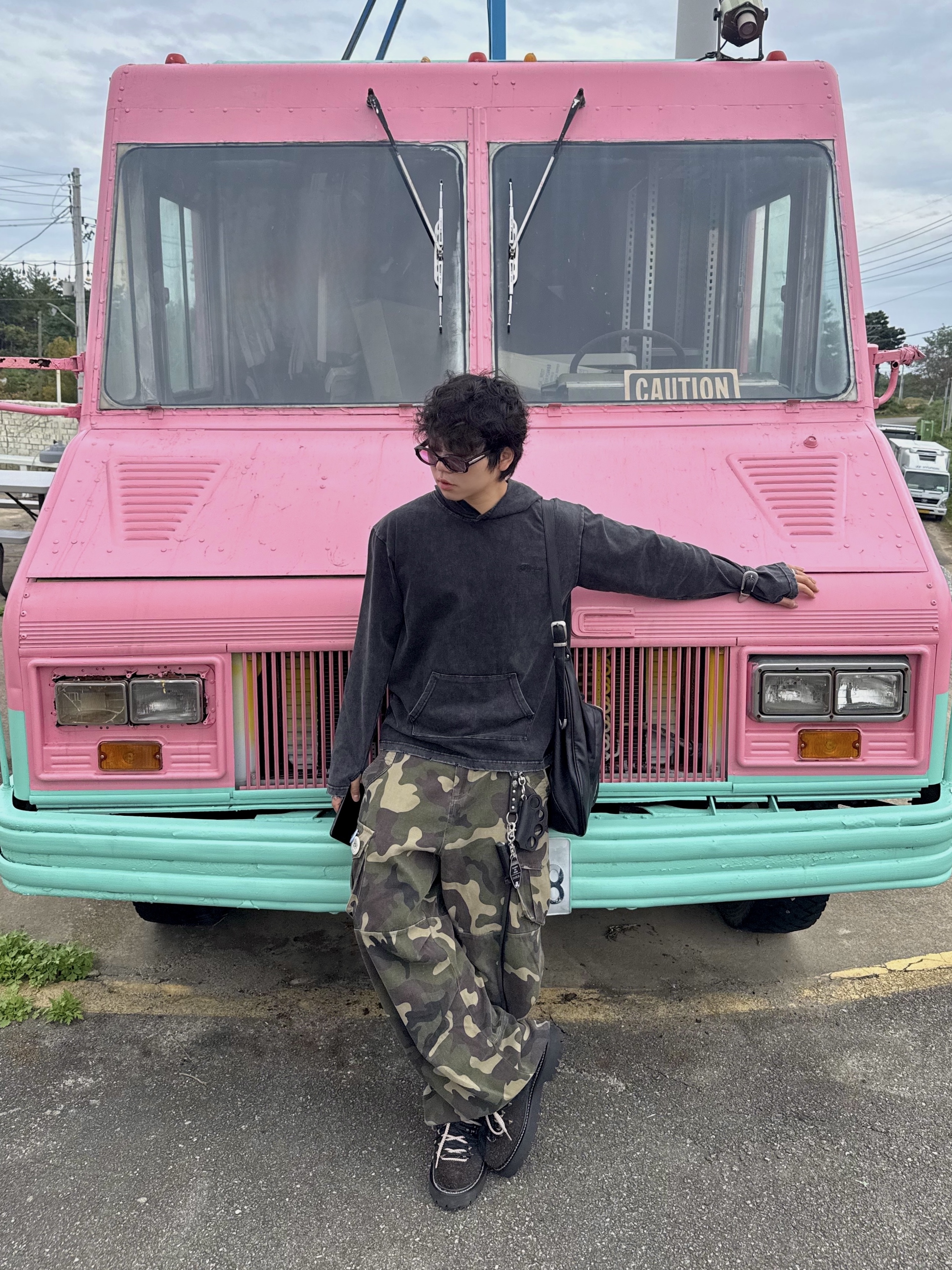 Flavorism VTG Washed Cargo Pants Washed Camo, Flavorism Hoodie Long Sleeve Black 착용 스타일 - 5