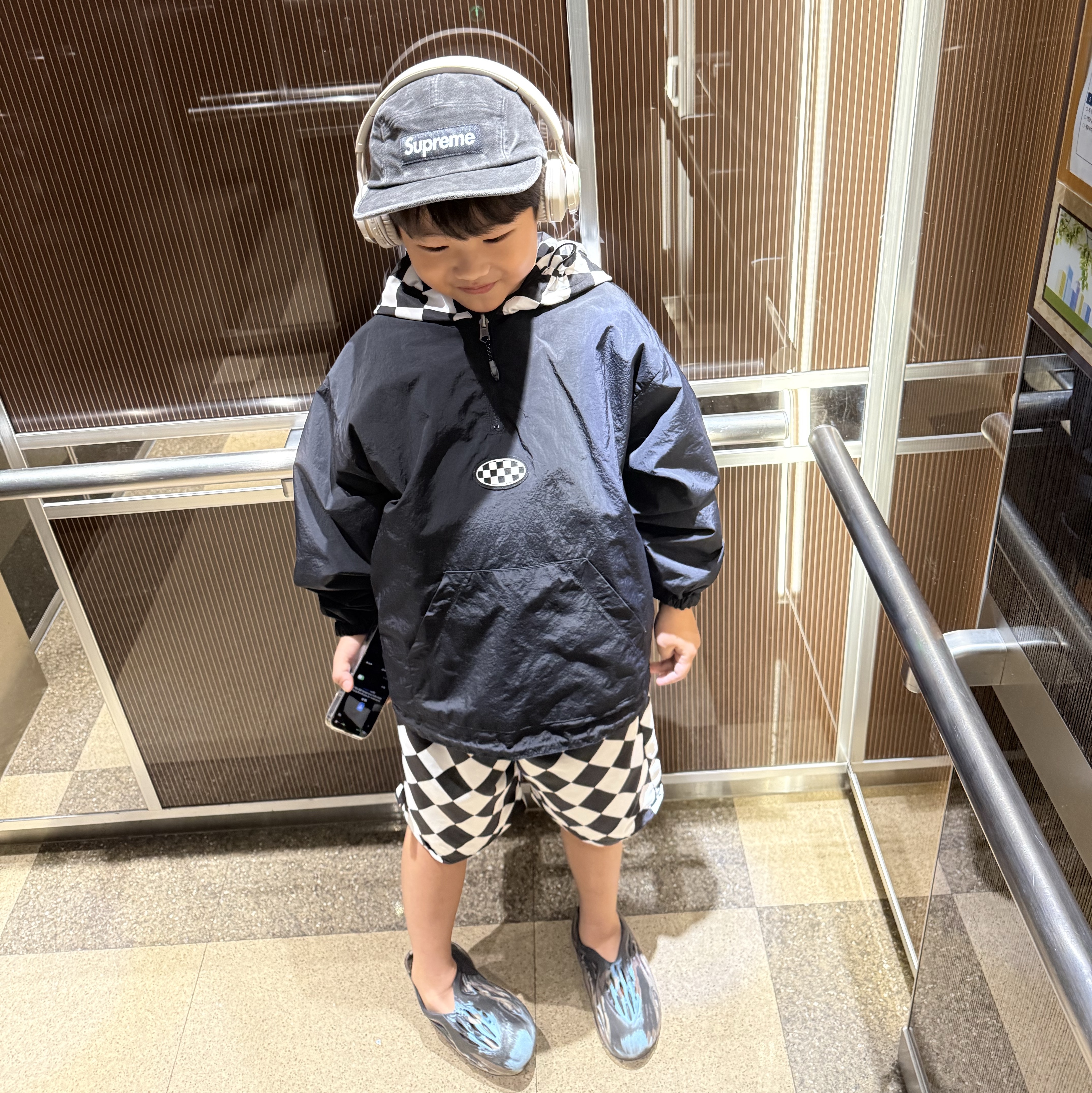 (Kids) Adidas Yeezy Foam RNNR MX Cinder, Supreme Denim Camp Cap Black - 25SS 착용 스타일