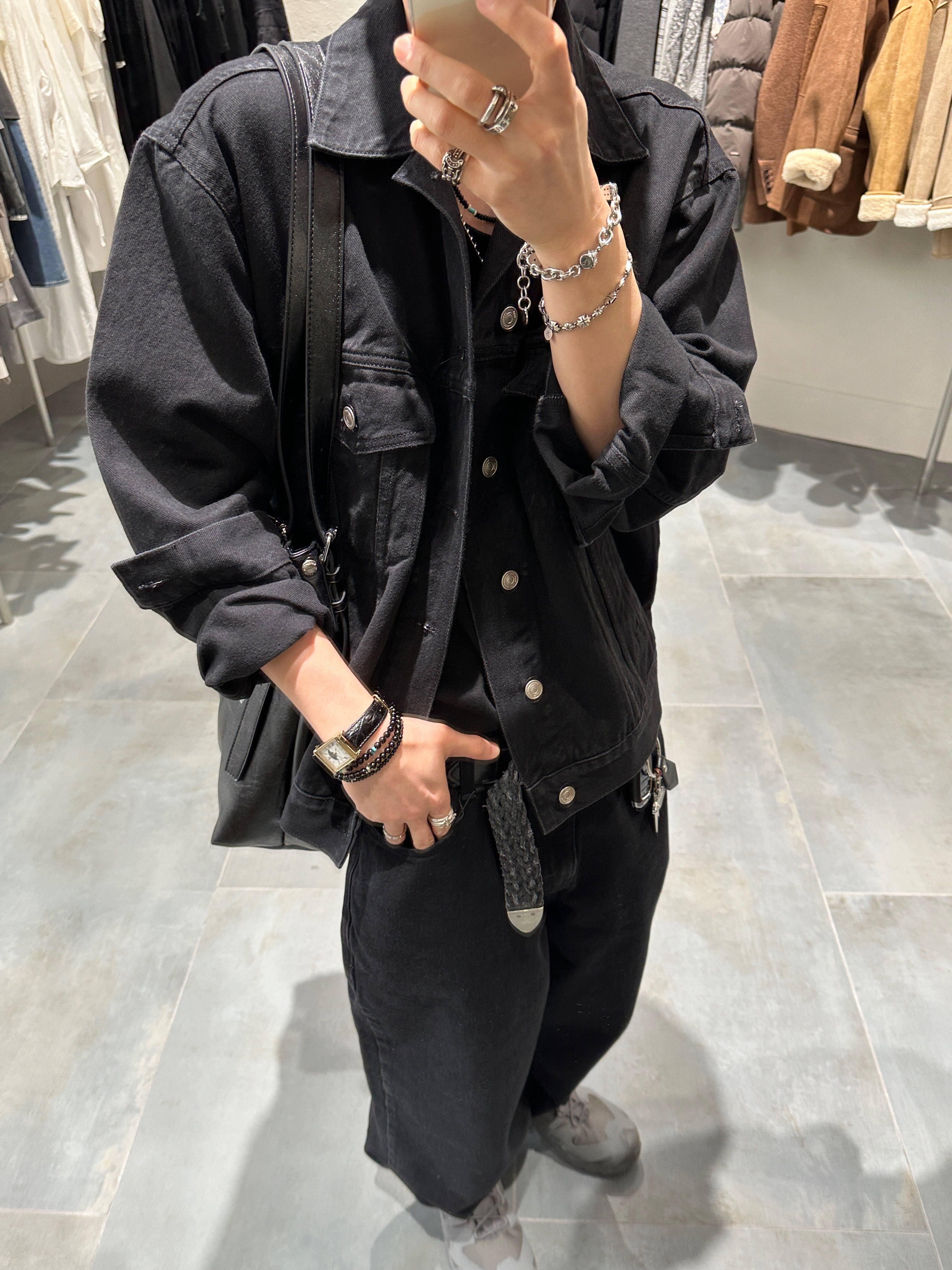 Junne J43 Structured Denim Trucker Jacket Black, Salomon x Rier XA Jungle Castlerock 착용 스타일 - 3