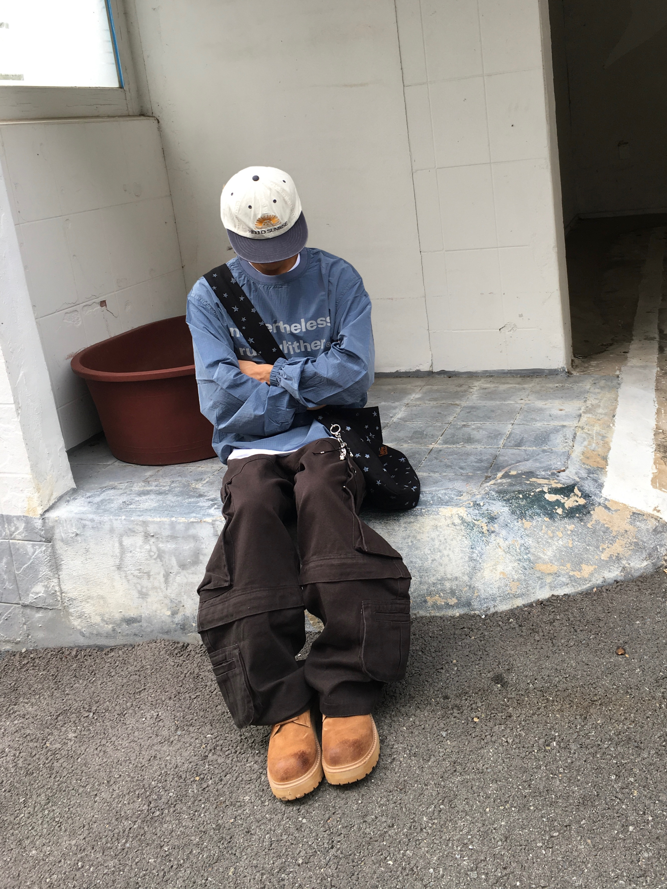 [KREAM 단독] runwhither Windbreaker MTM V2 Blue 착용 스타일 - 1