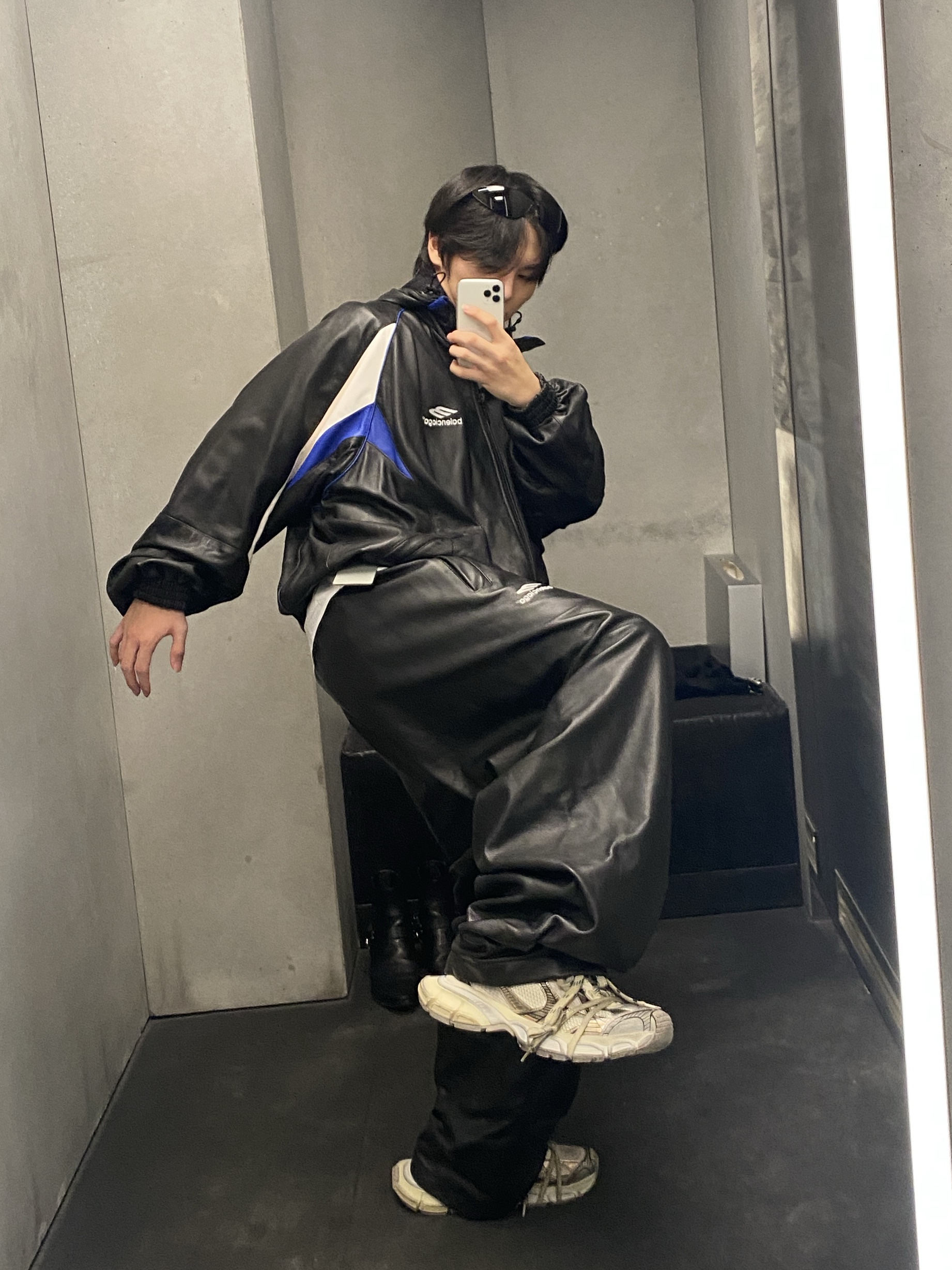 Balenciaga 3B Sports Icon Leather Jacket Black, Balenciaga 3XL Sneakers Light Beige 착용 스타일