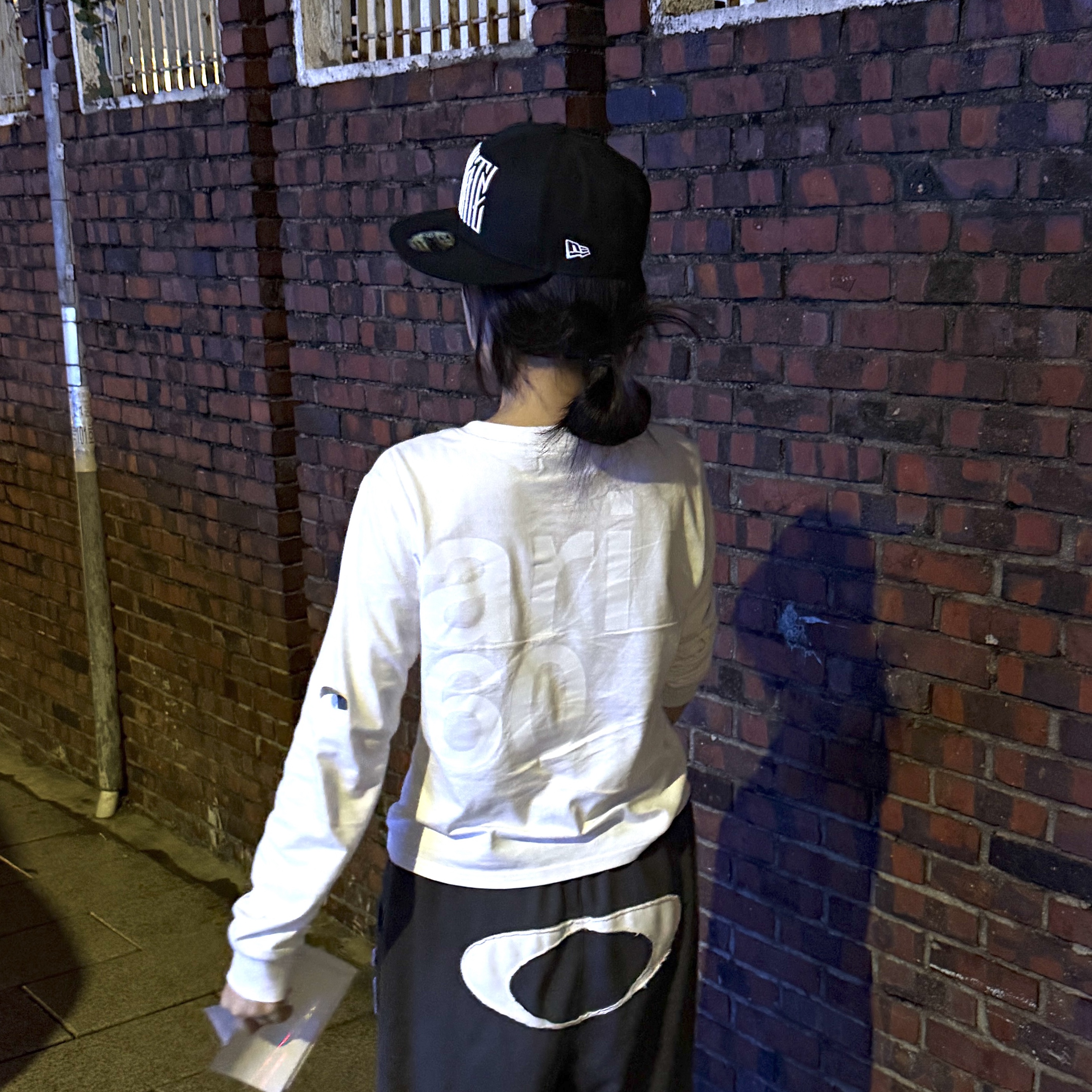 [KREAM 단독] Safarispot Women 1/2 Basic Safari LS T-Shirt White 착용 스타일