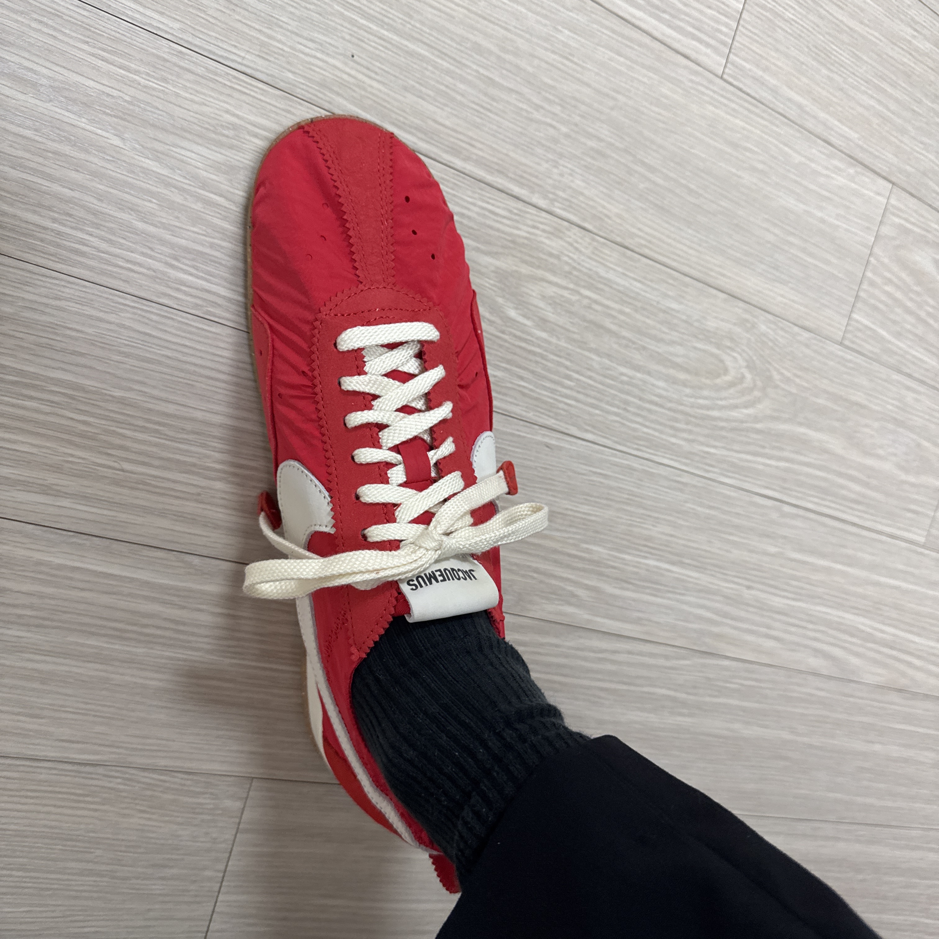 Nike x Jacquemus Moon Shoe SP University Red and Bicycle Yellow 착용 스타일 - 1