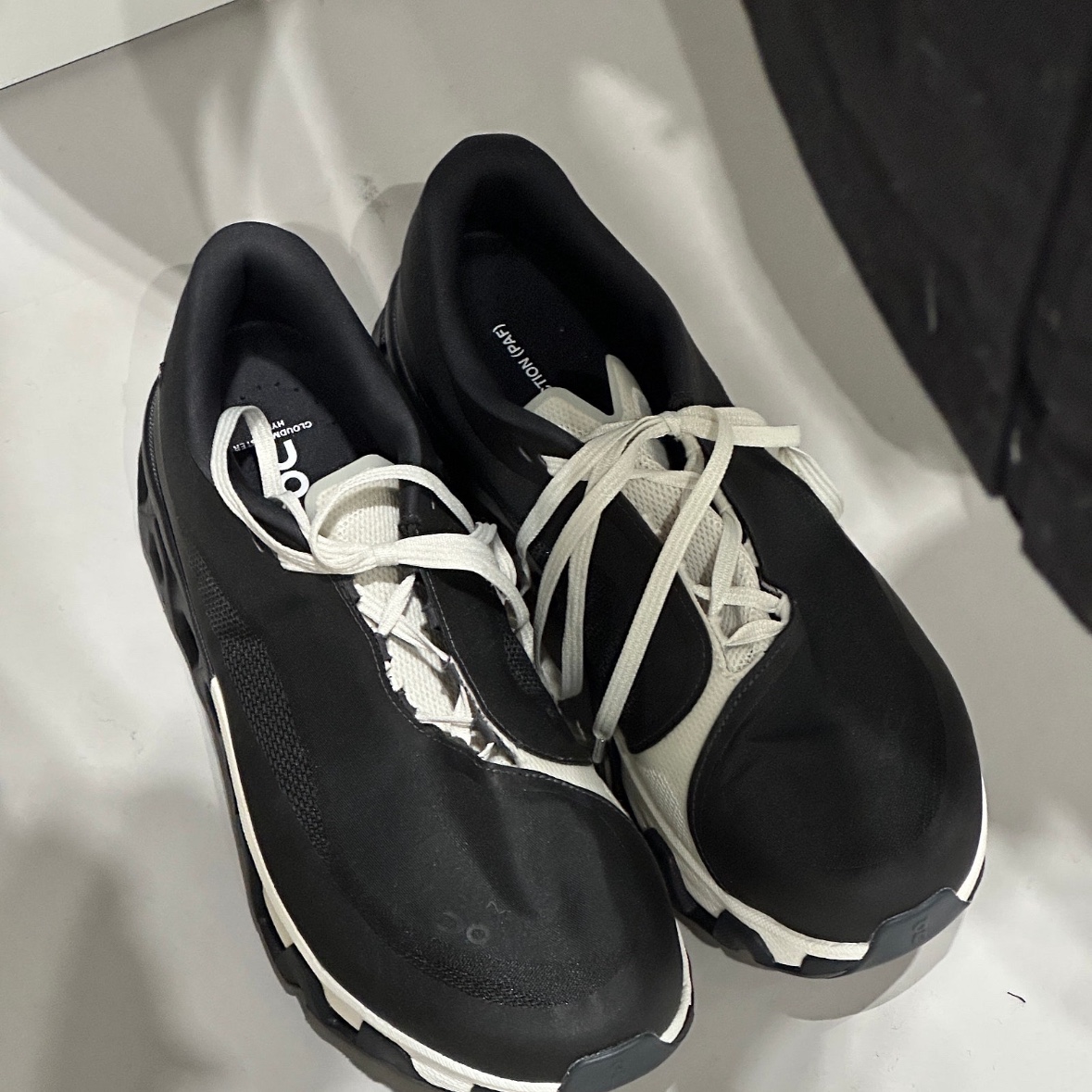 On Running x Post Archive Faction (Paf) Cloudmonster Hyper Black 착용 스타일 - 1