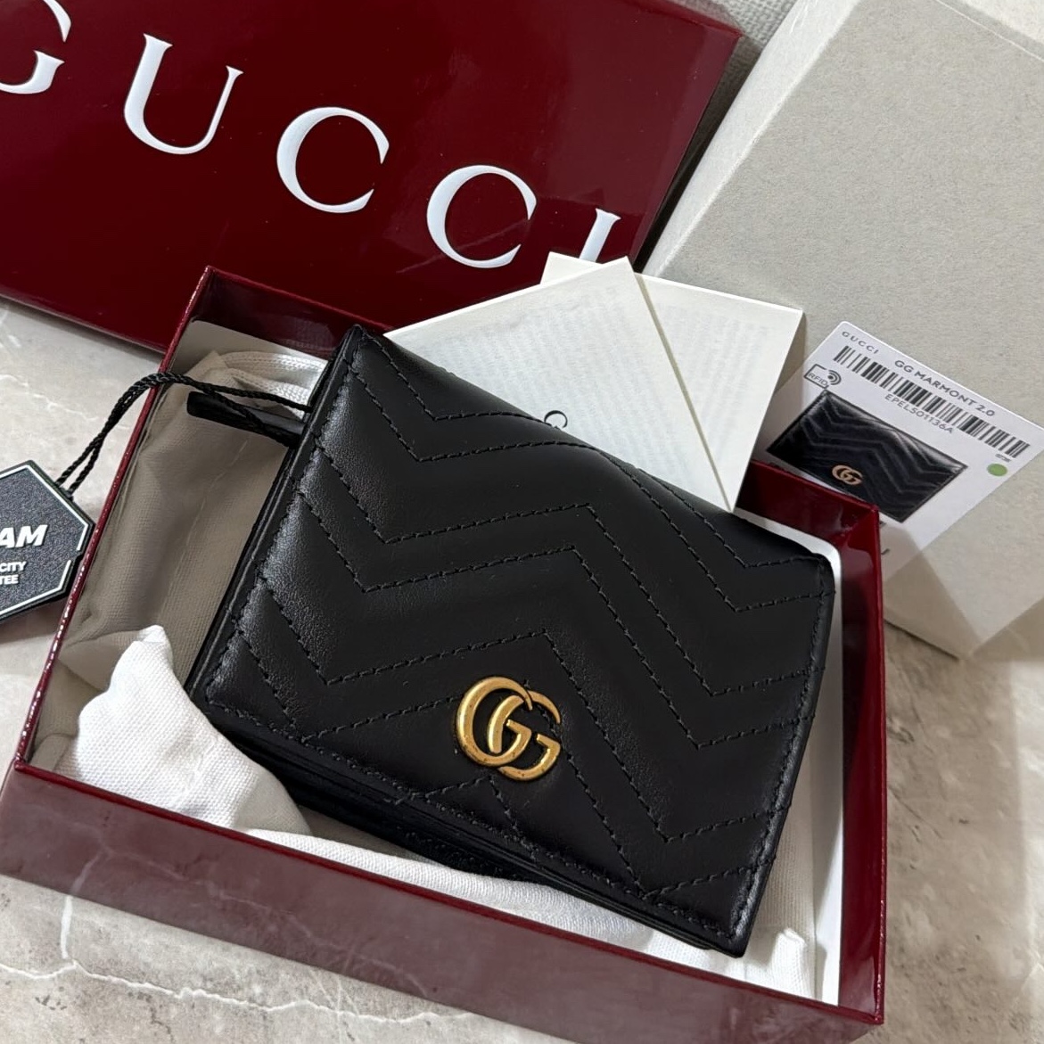 Gucci GG Marmont Matelasse Card Case Wallet Black 착용 스타일