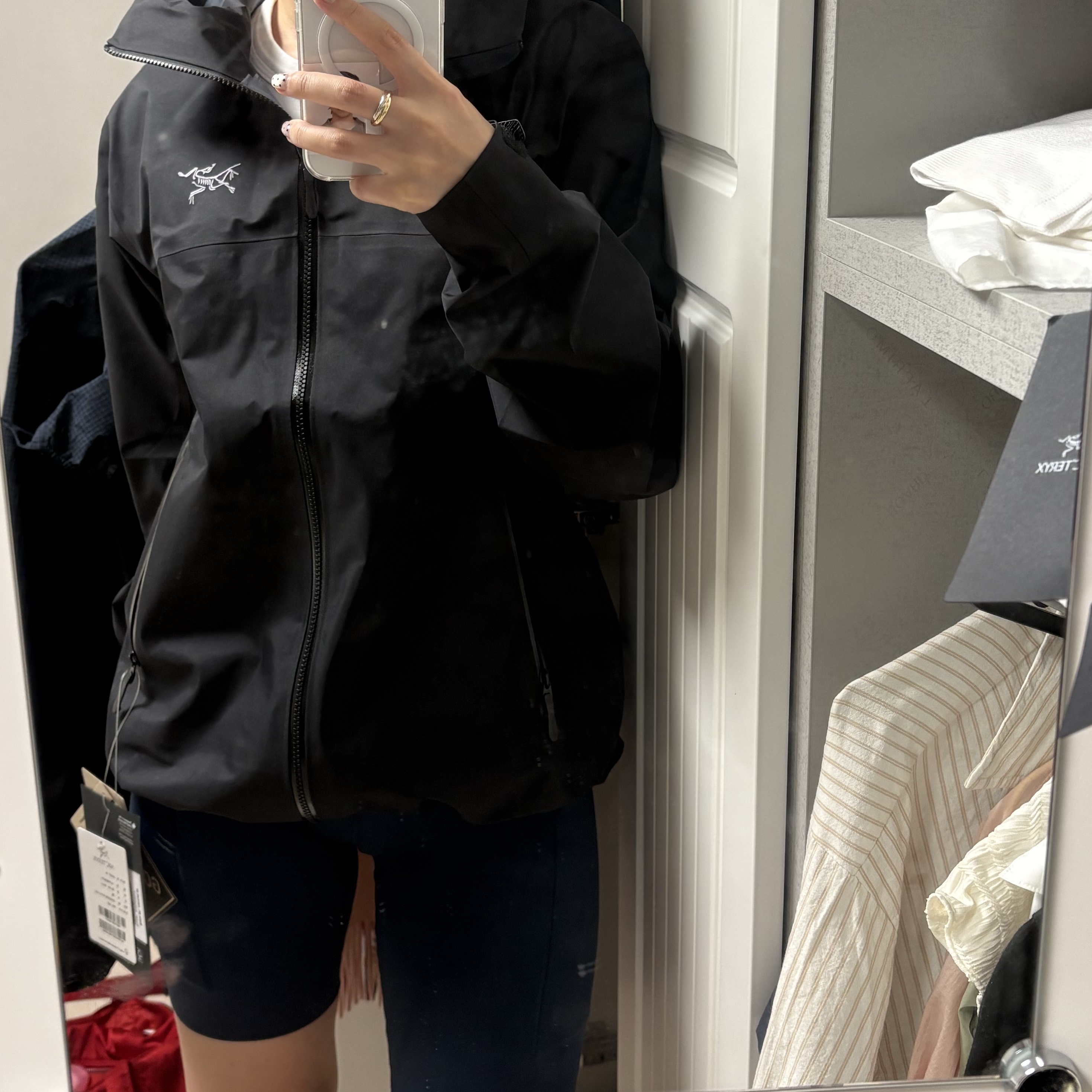Arc'teryx Beta SL Jacket Black, Cartier Trinity Ring Small White Gold Rose Gold Yellow Gold 착용 스타일