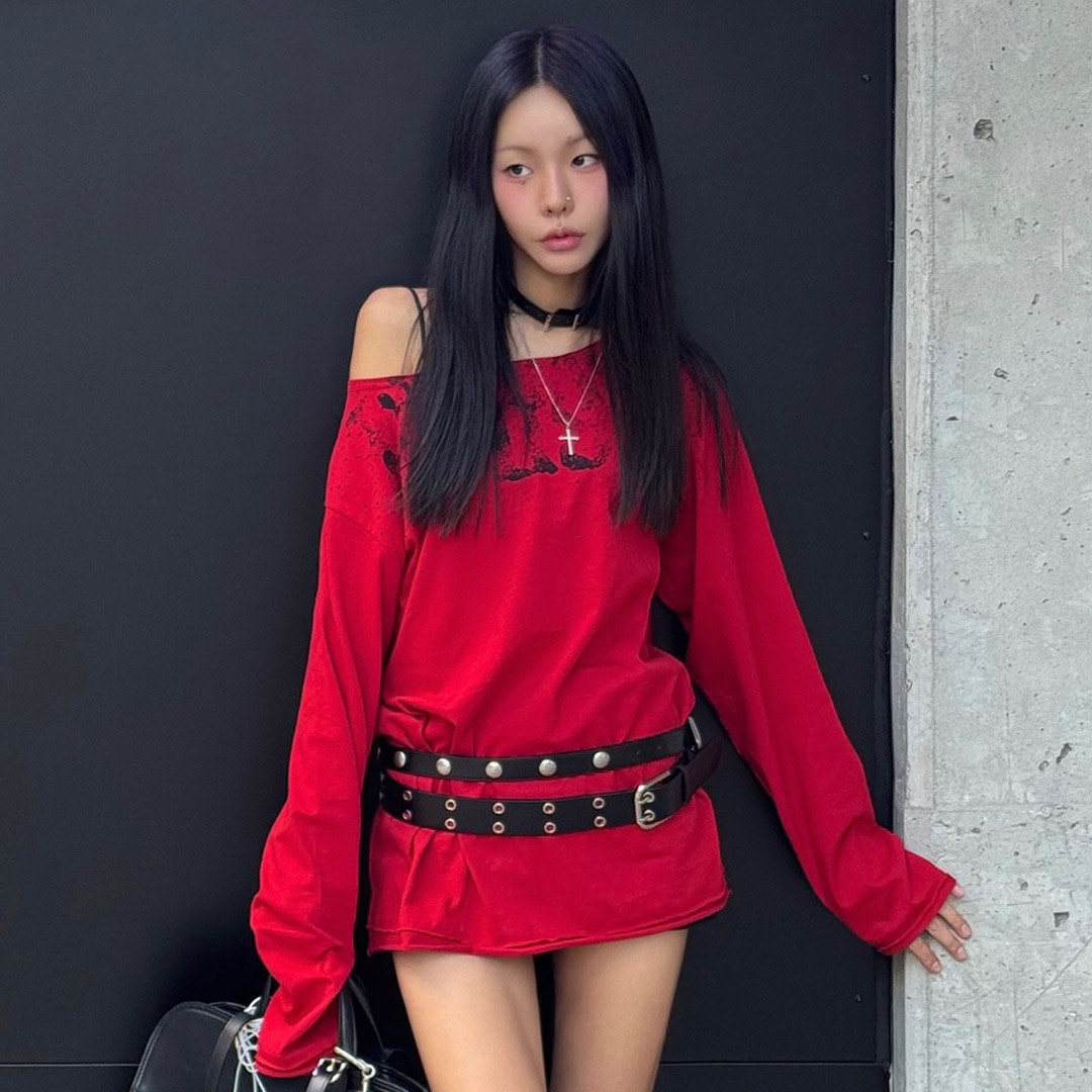 Thevinylhouse Loose Fit Unbalance LS Tee Red 착용 스타일