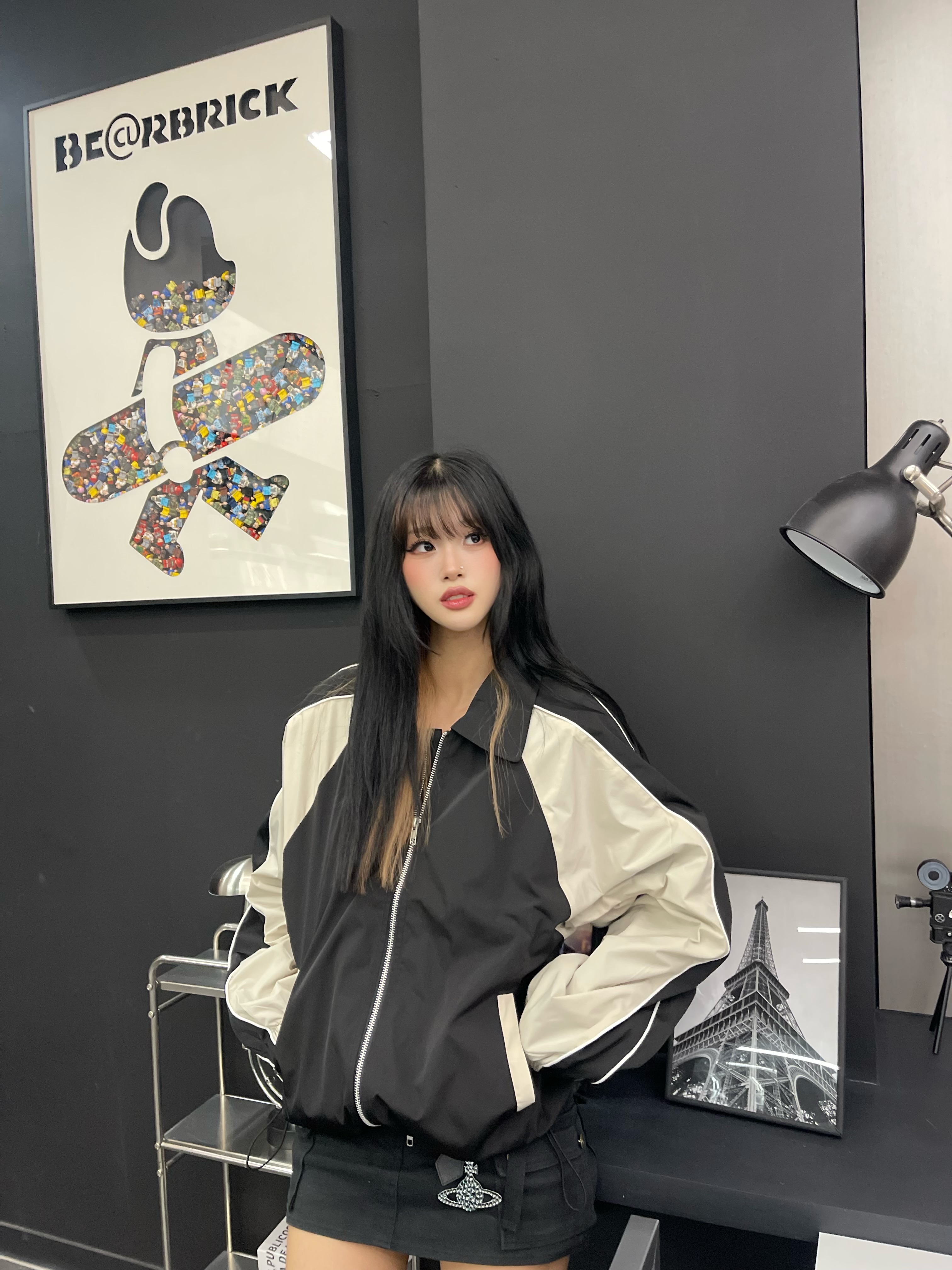 SLOW RECORD HOUSE Piping Line Windbreaker Black & Beige 착용 스타일 - 3