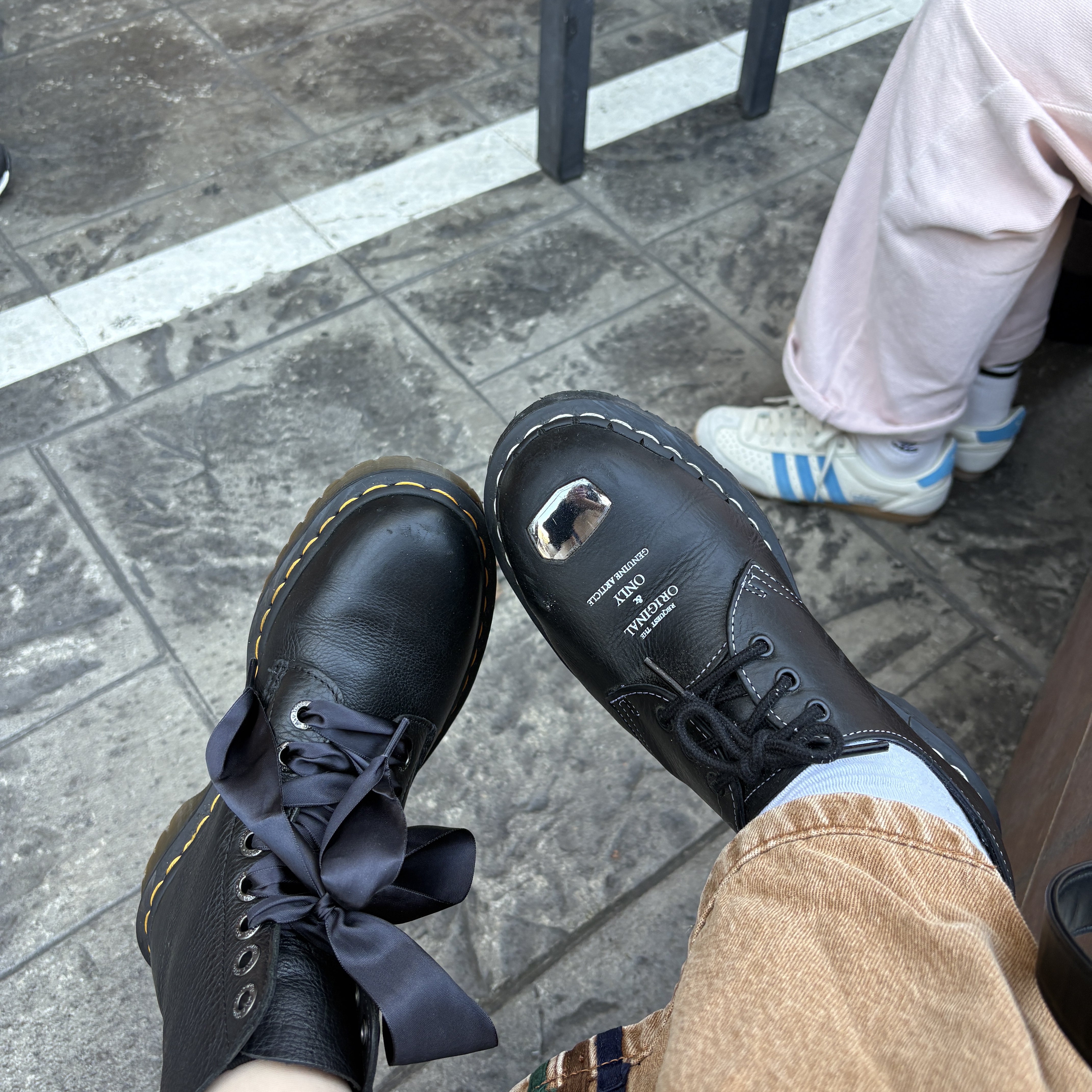 Dr. Martens Jadon Boots Black, Dr. Martens 1461 Bex Steel Toe Overdrive Black 착용 스타일