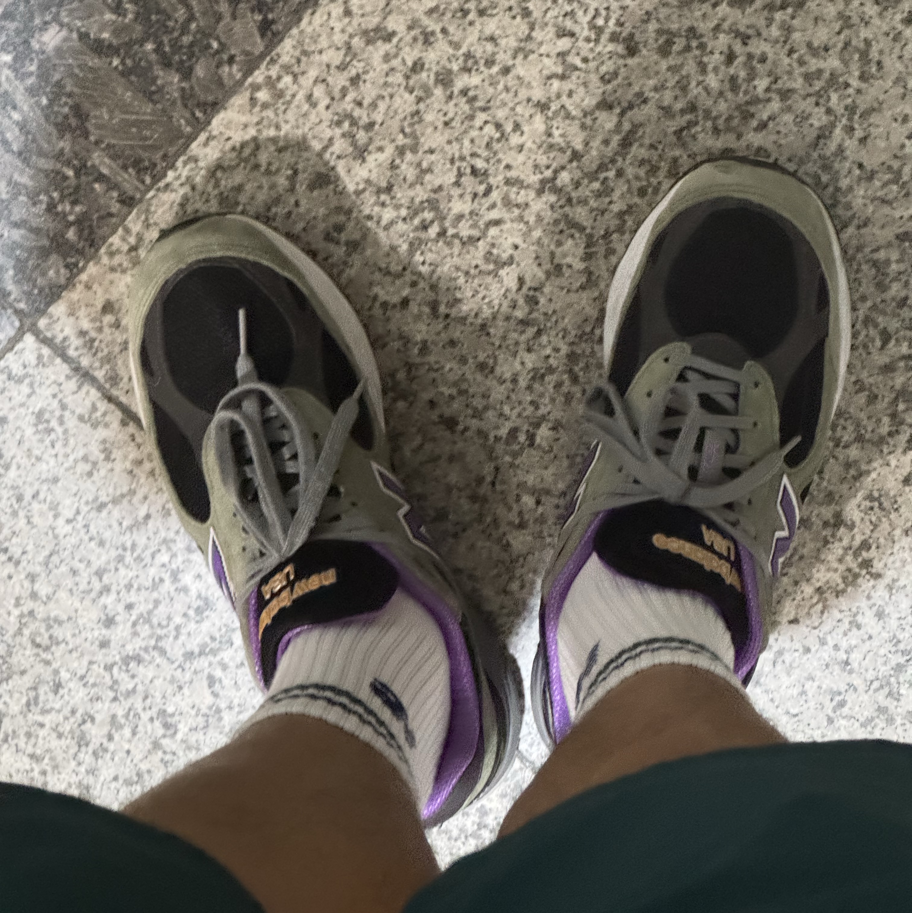 New Balance x JJJJound 990v3 Olive 착용 스타일