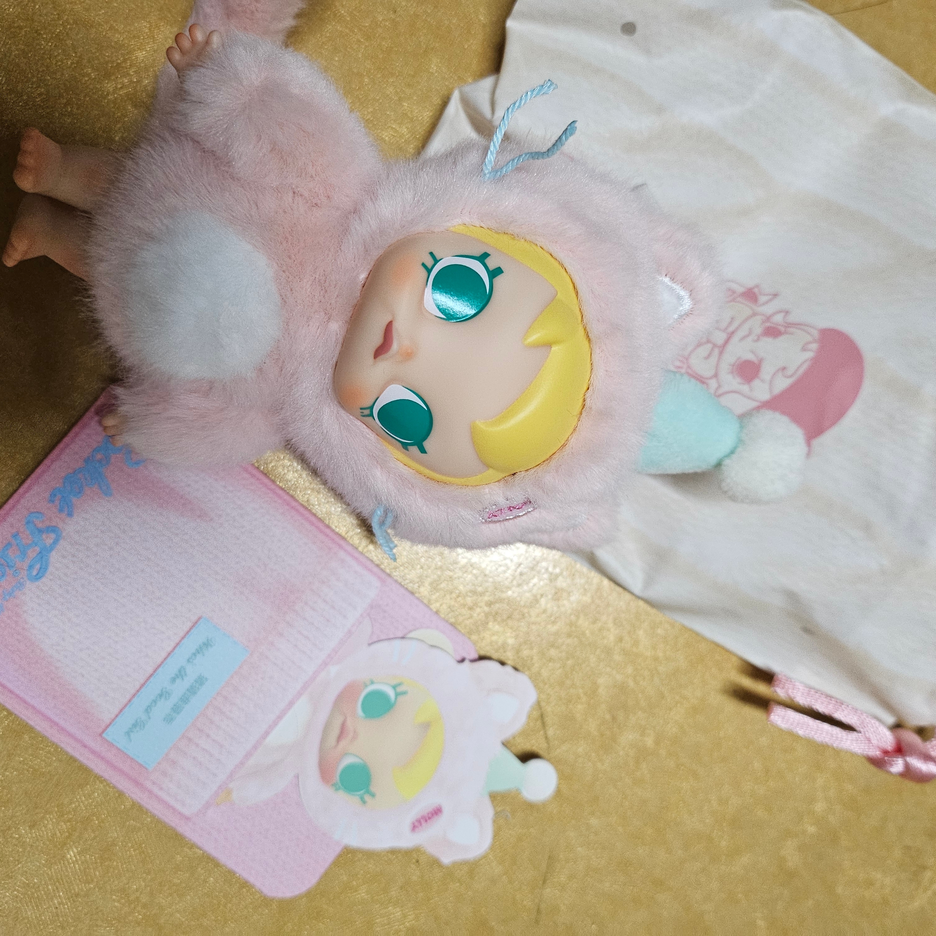 Pop Mart Baby Molly Pocket Friends Series Vinyl Plush Pendant (1 Blind Box) 착용 스타일