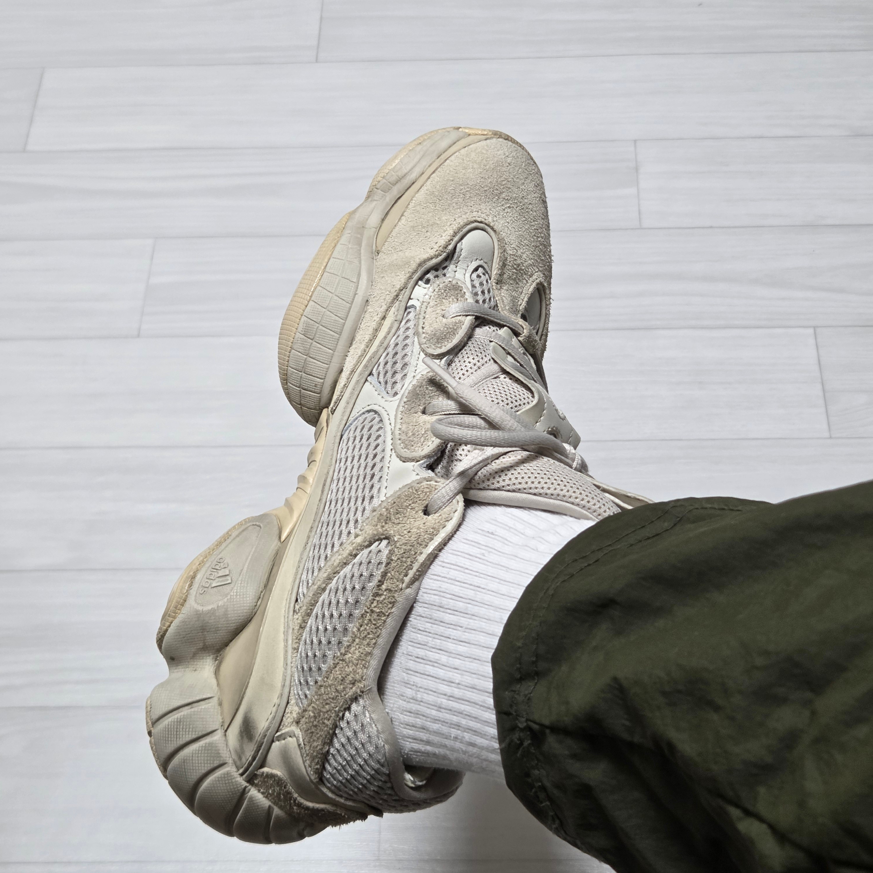 Adidas Yeezy 500 Blush 2022 착용 스타일