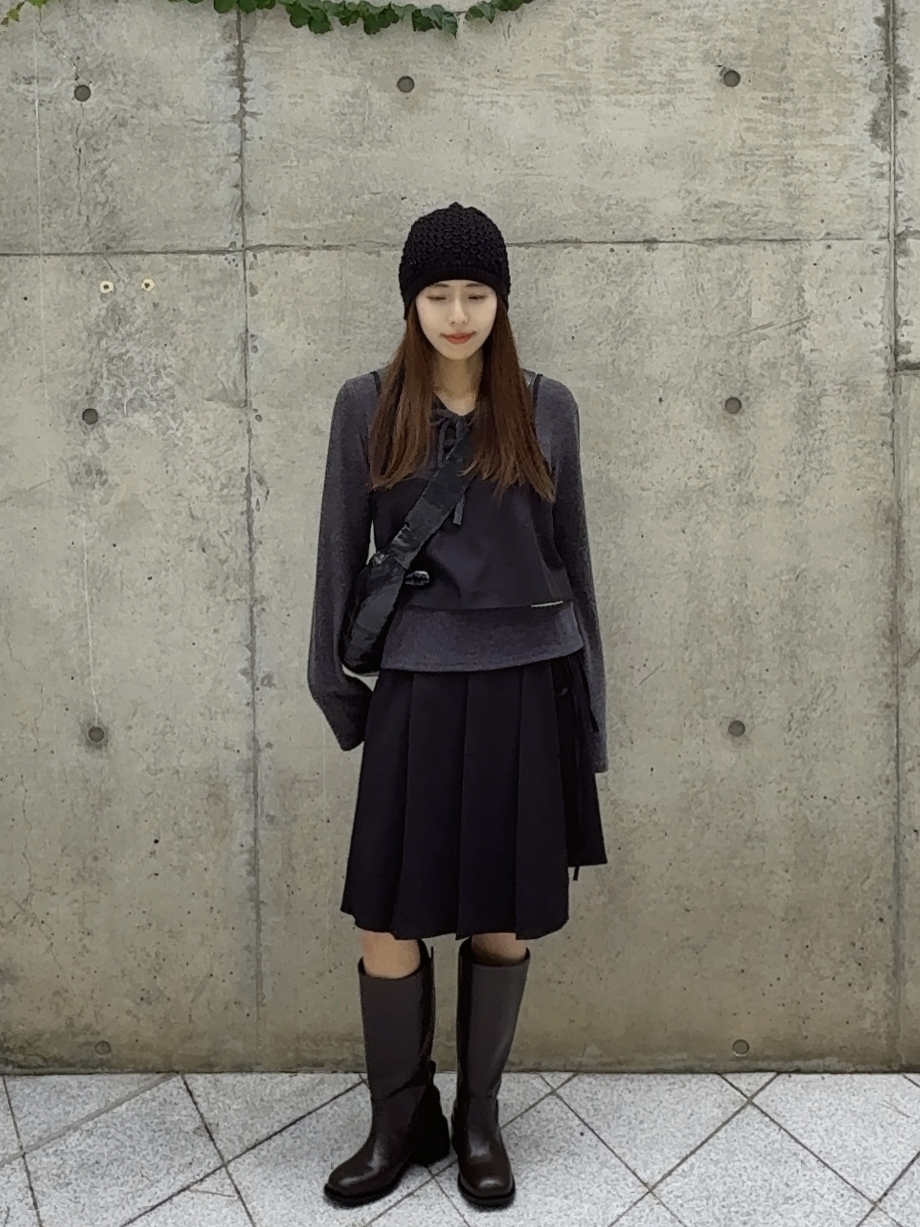 Lemaire Small Croissant Bag Coated Linen Canvas Black 착용 스타일 - 2