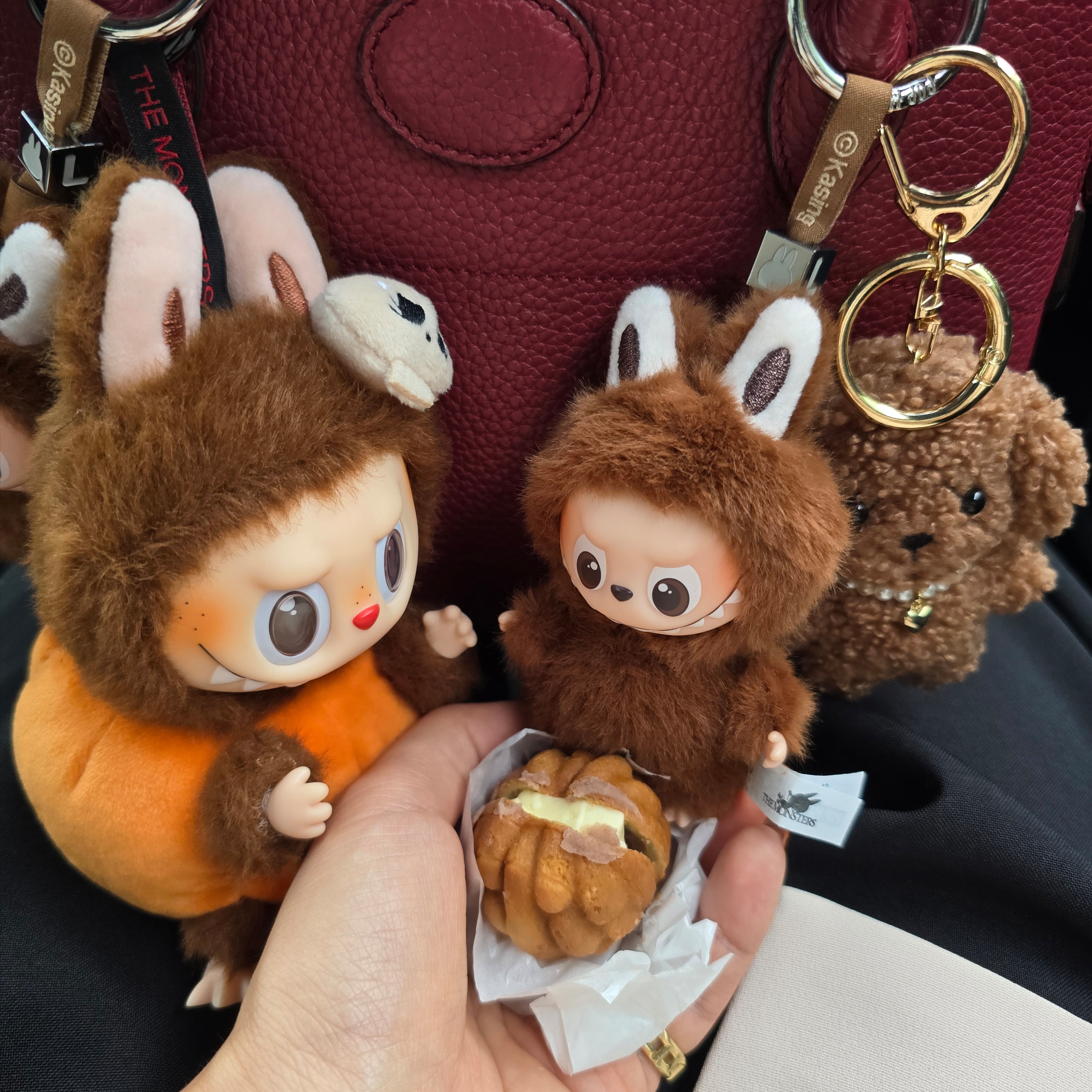 Pop Mart Labubu The Monsters Pin For Love Series Vinyl Plush Pendant (A-M) L (Opened Case), Pop Mart Labubu The Monsters Pin For Love Series Vinyl Plush Pendant Sealed Case (A-M) (1 Blind Box) 착용 스타일