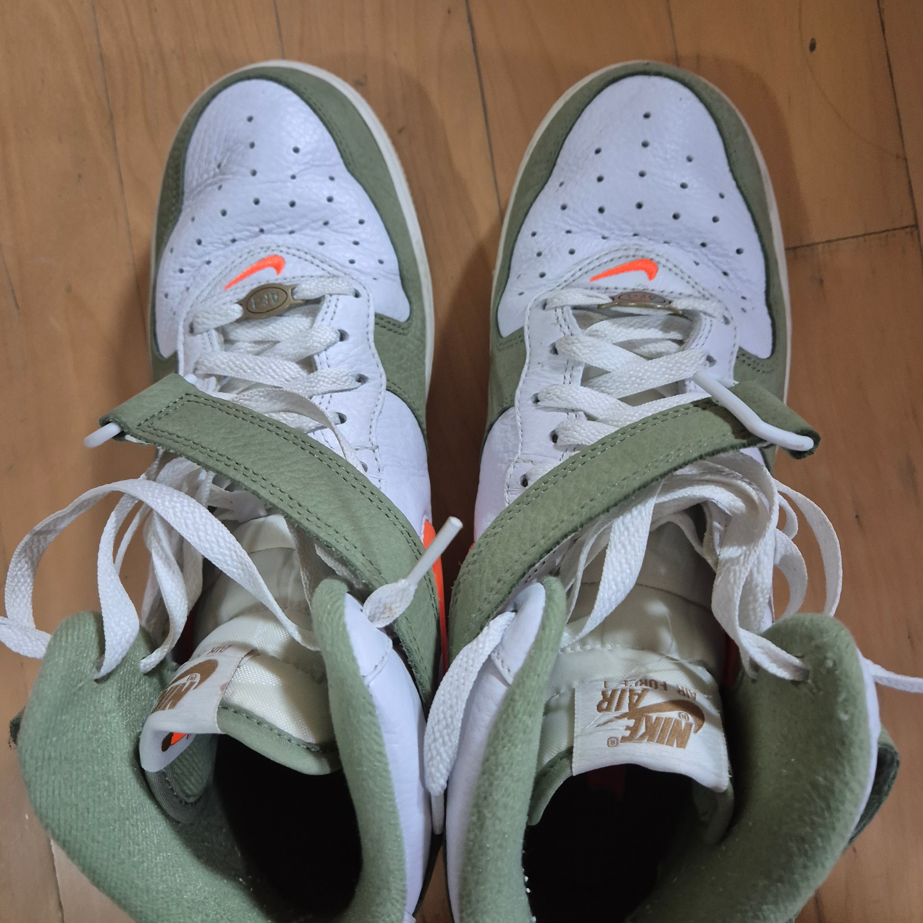 Nike Air Force 1 Mid '07 QS Olive Green and Total Orange 착용 스타일