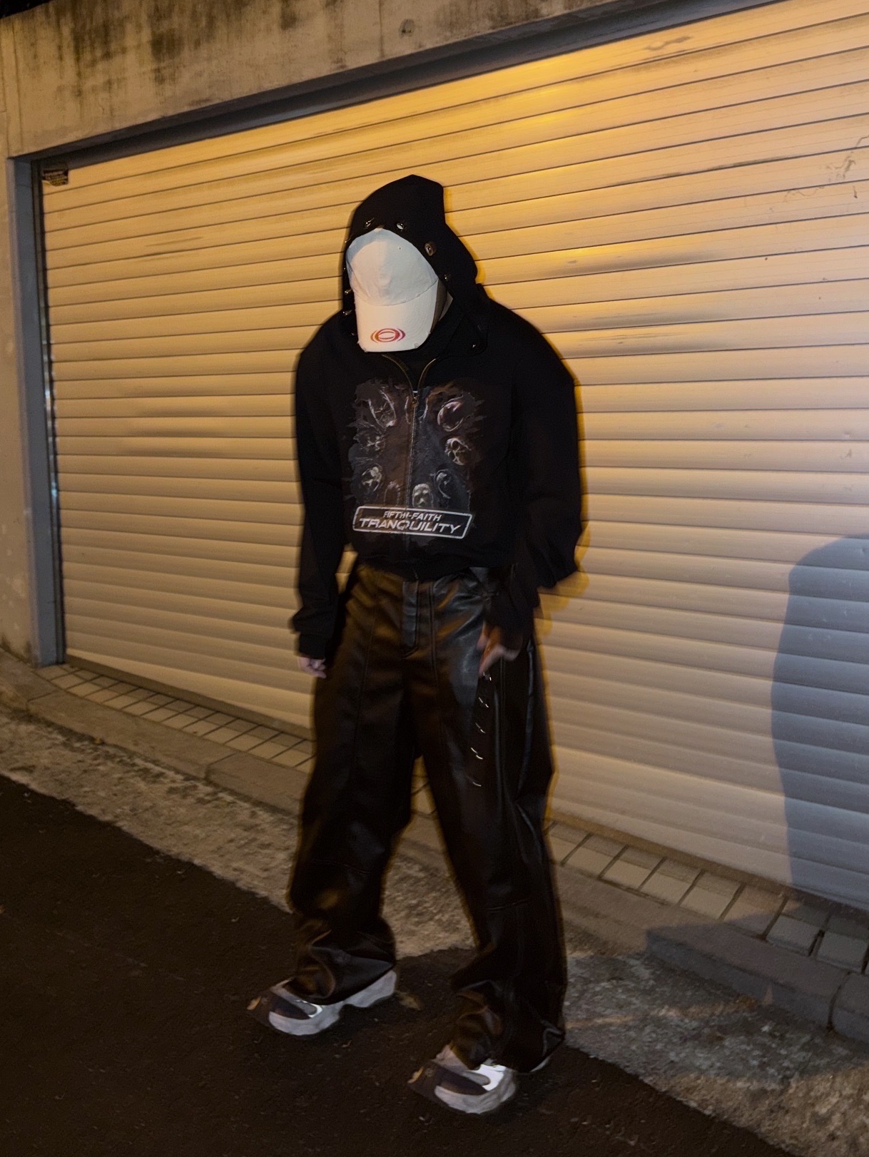 CSC Tranquility Hoodie Zip Up Black, Civision by CSC Iconic Logo Cap Light Beige 착용 스타일 - 3