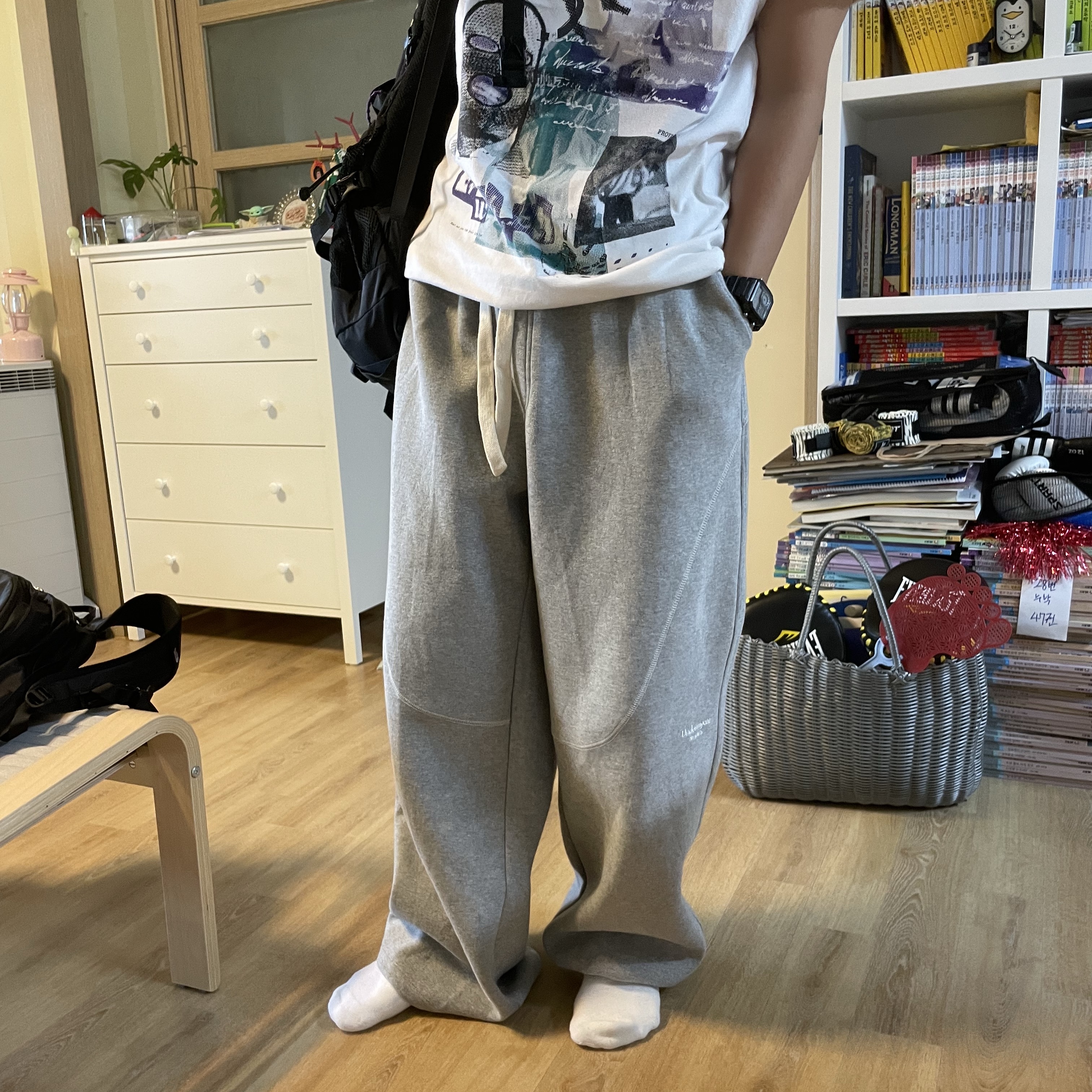 Undermycar Mu.112 Original Logo Curve Line Stitch Bonded Sweat Pants Melange Gray 착용 스타일