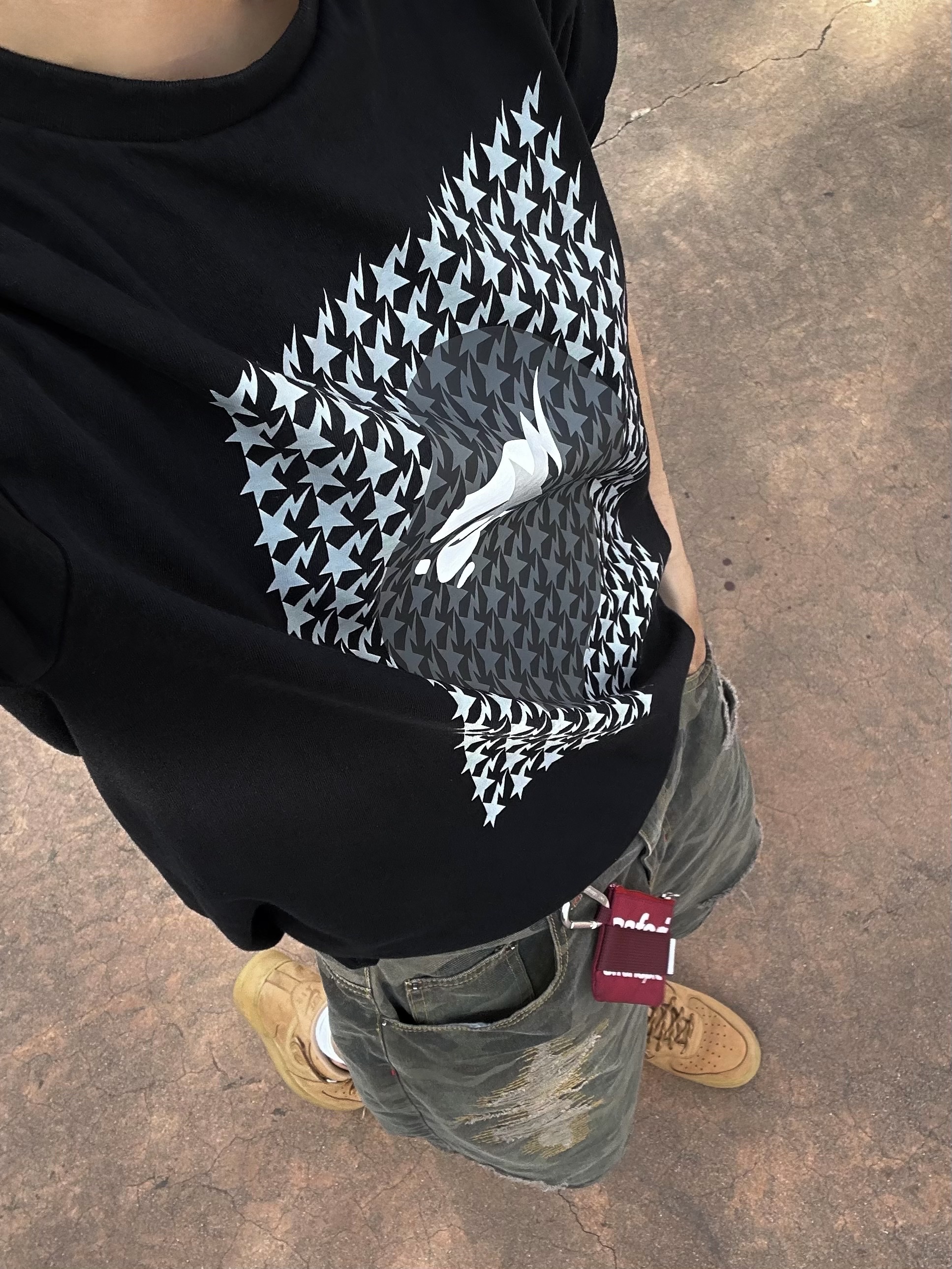 BAPE Sta Houndstooth Ape Head T-Shirt Black, [KREAM 단독] Safarispot Basic Safari Keyring Card Wallet Burgundy 착용 스타일 - 3