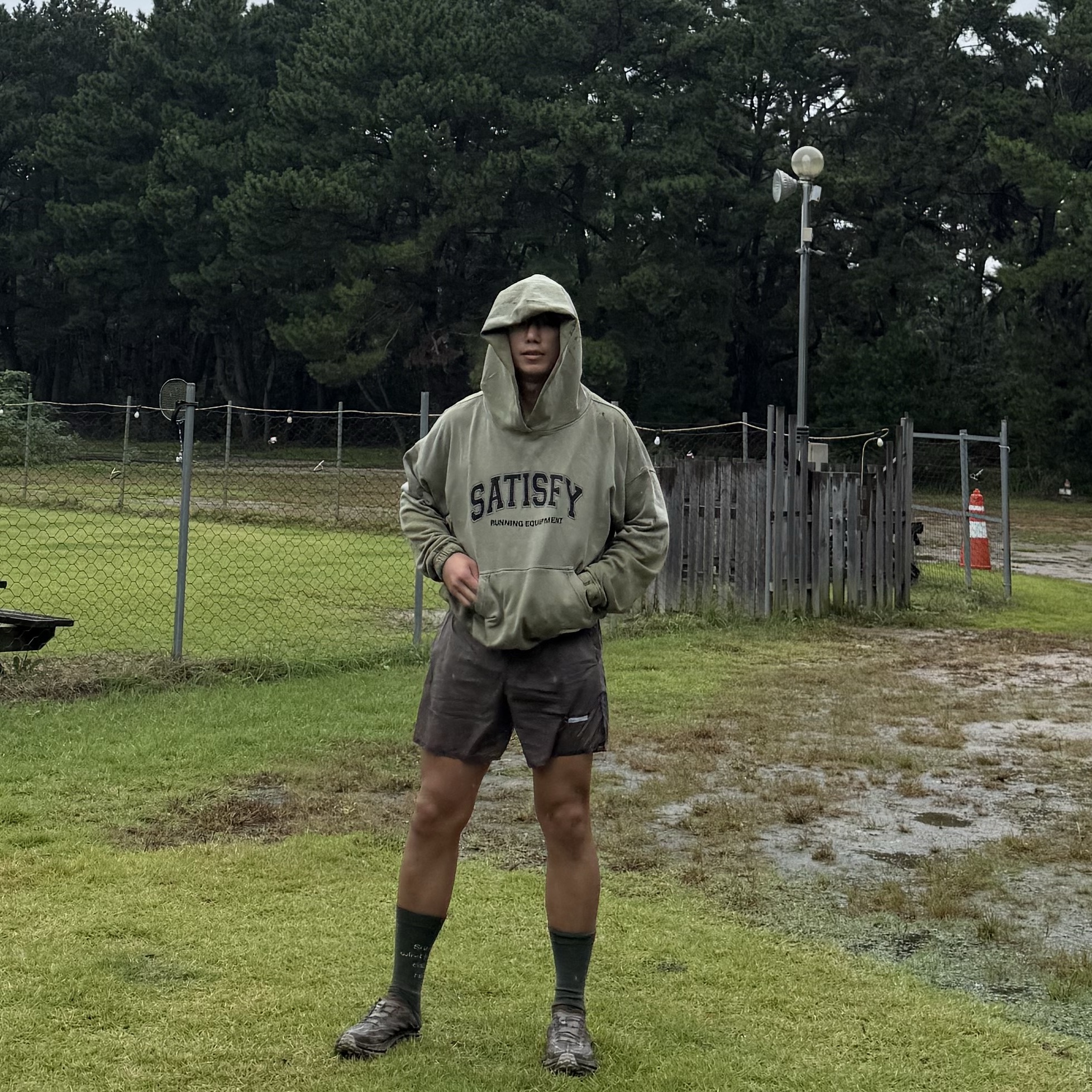 Satisfy Softcell Hoodie Sun Bleached Military Olive, Satisfy Techsilk 8 Inch Shorts Falcon 착용 스타일 - 1