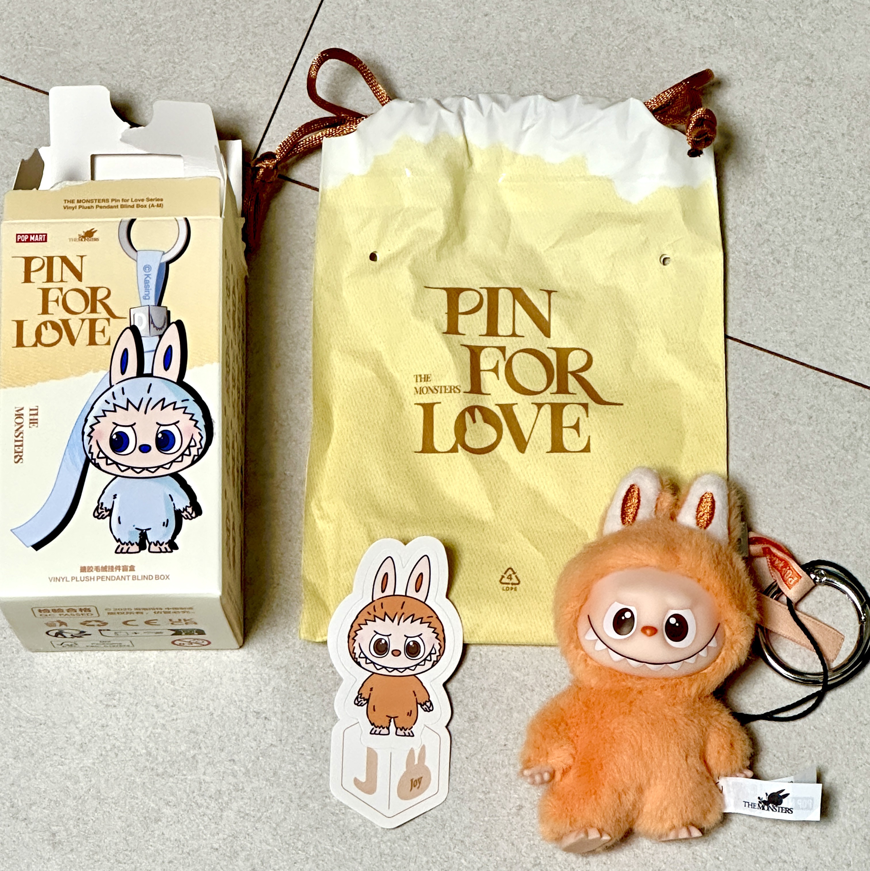 Pop Mart Labubu The Monsters Pin For Love Series Vinyl Plush Pendant (A-M) J (Opened Case) 착용 스타일