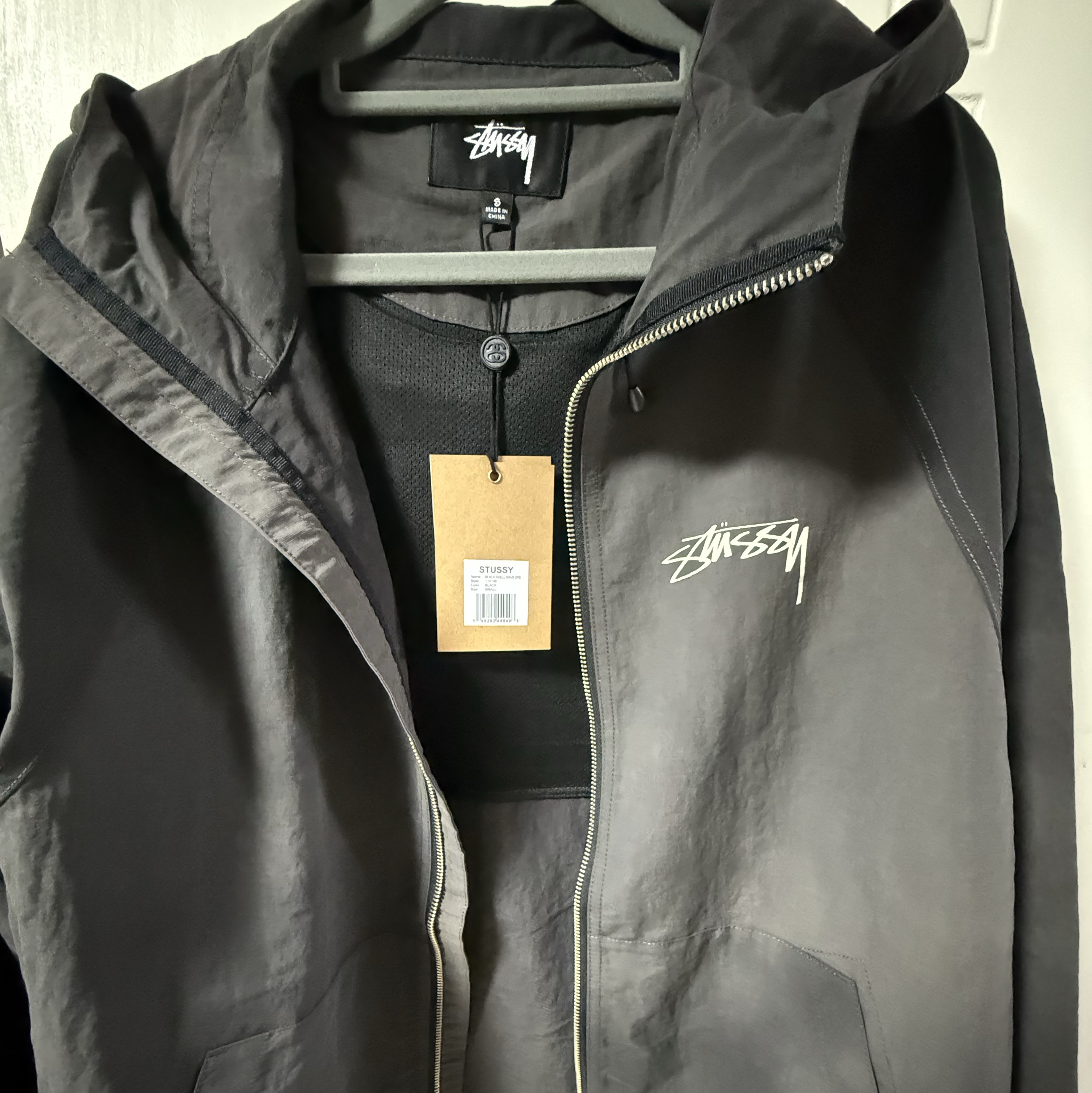 Stussy Wave Dye Beach Shell Jacket Black 착용 스타일