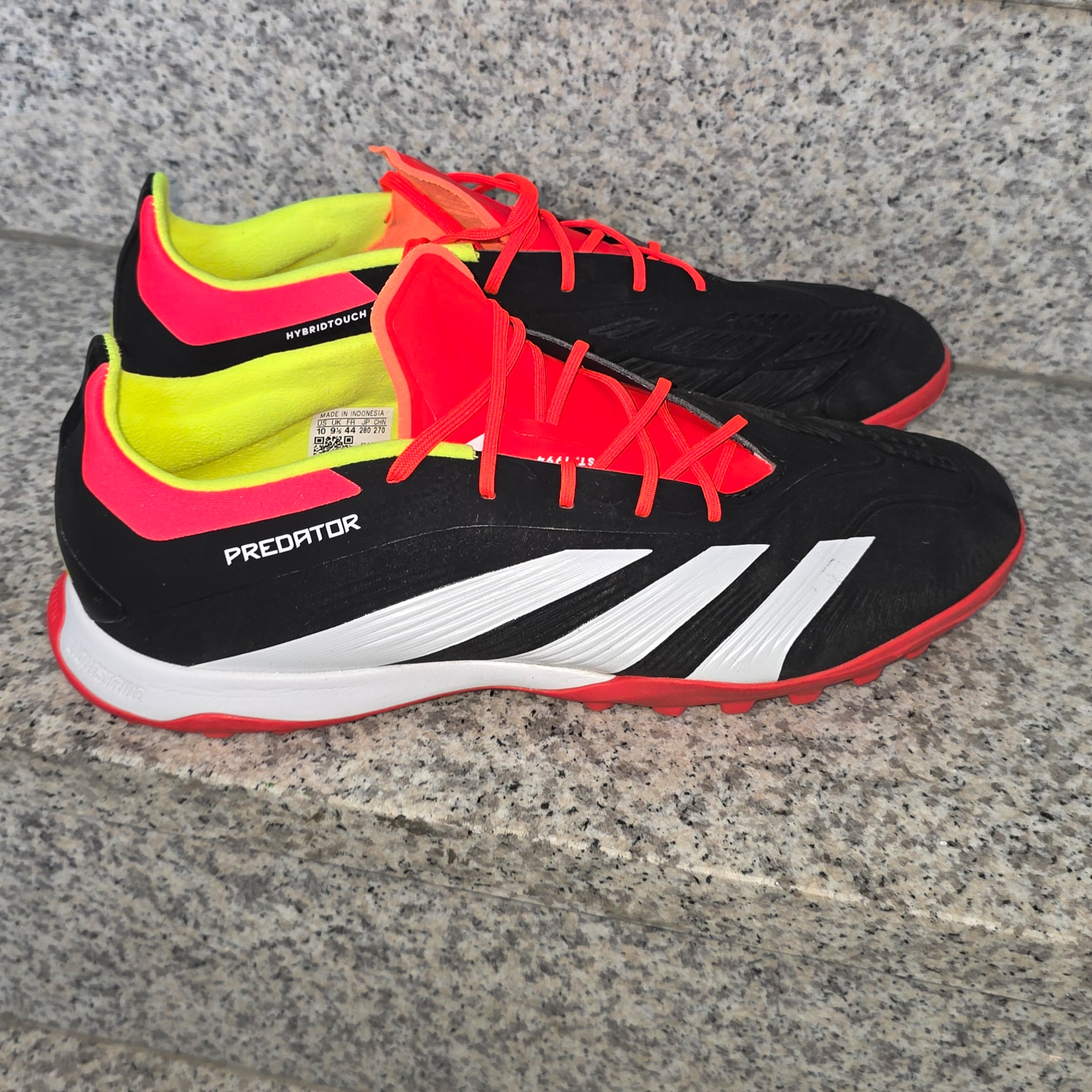 Adidas Predator 24 Elite TF Core Black Cloud White 착용 스타일 - 2